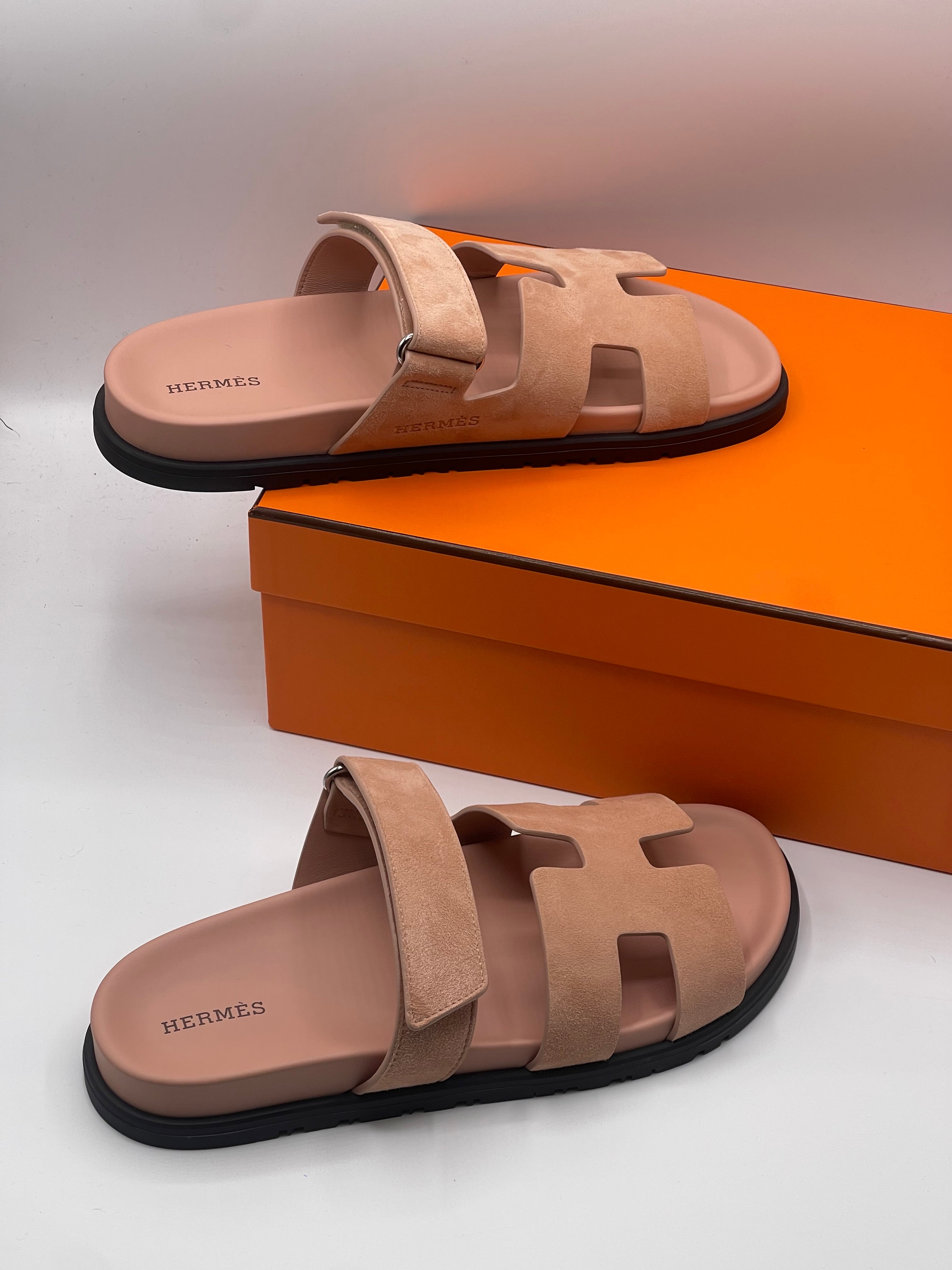 Hermès - Porcelain pink Chypre sandals T37.5