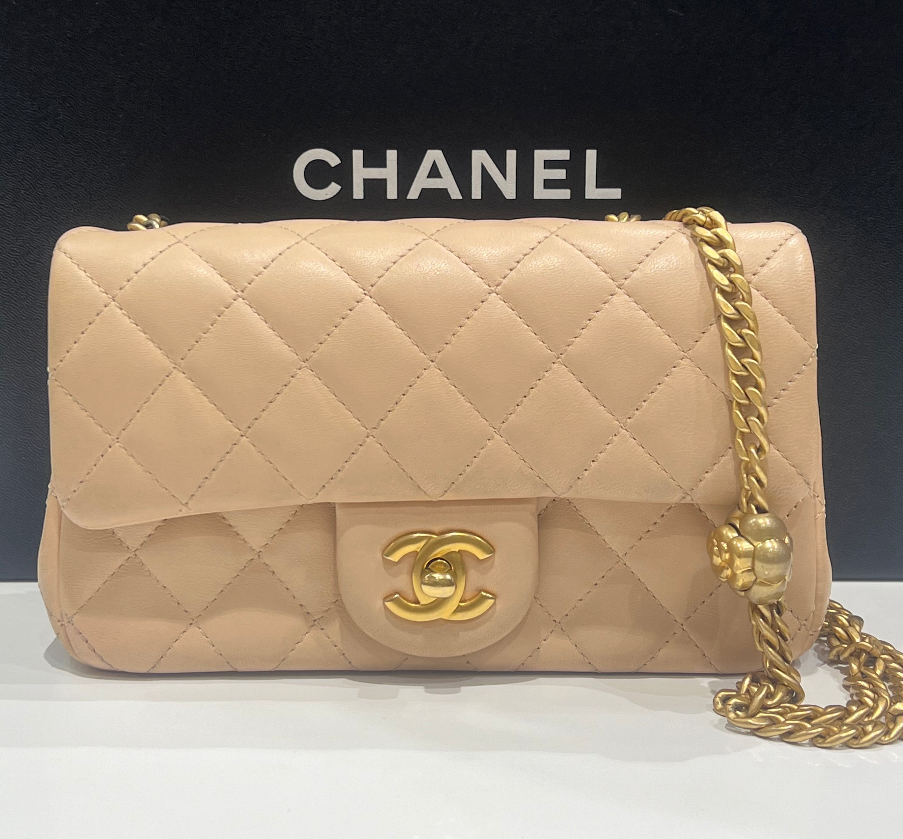 Chanel - mini sac à Rabat cuir nude chaîne rétractable