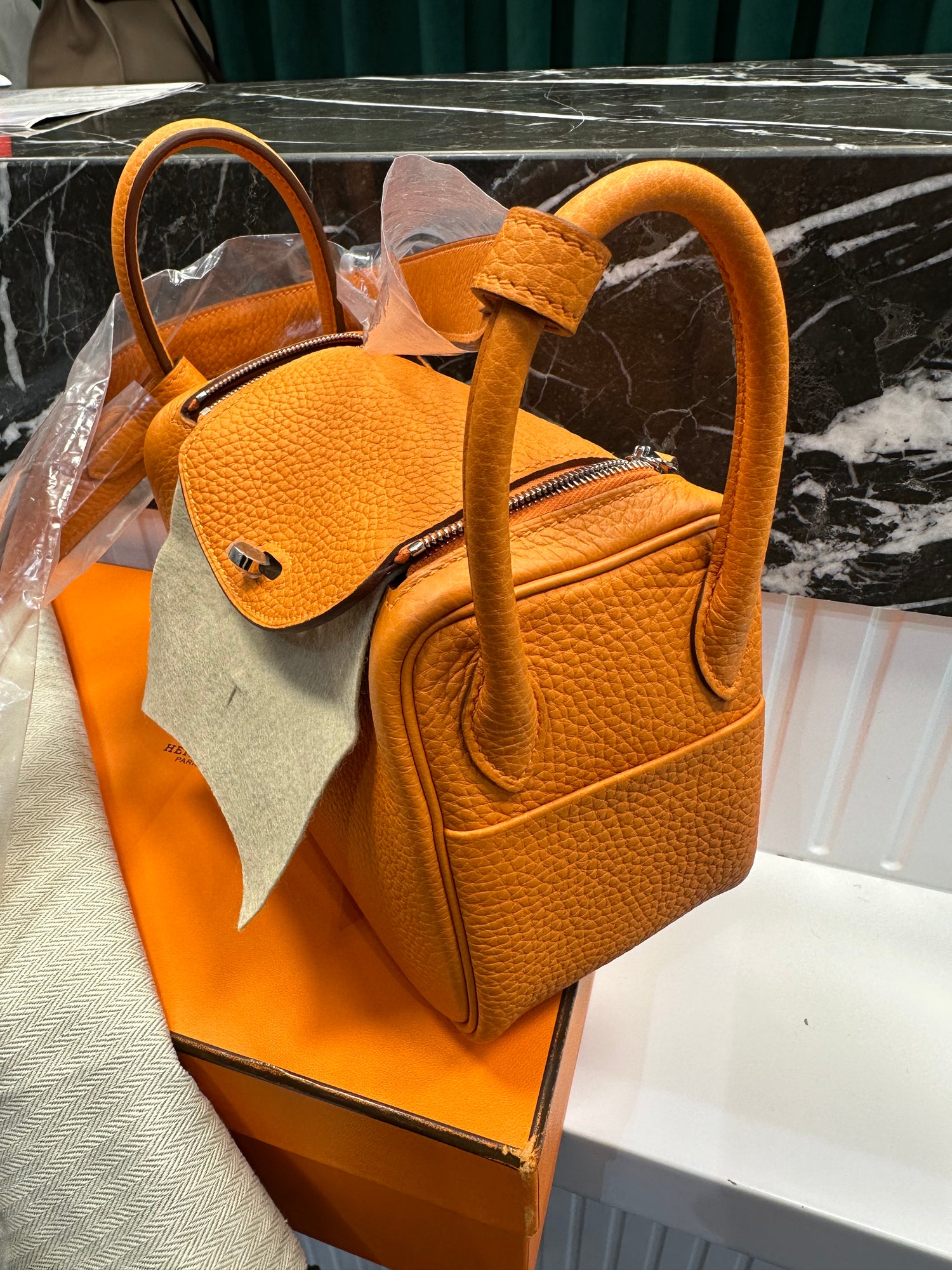 Hermes mini best sale lindy price euro