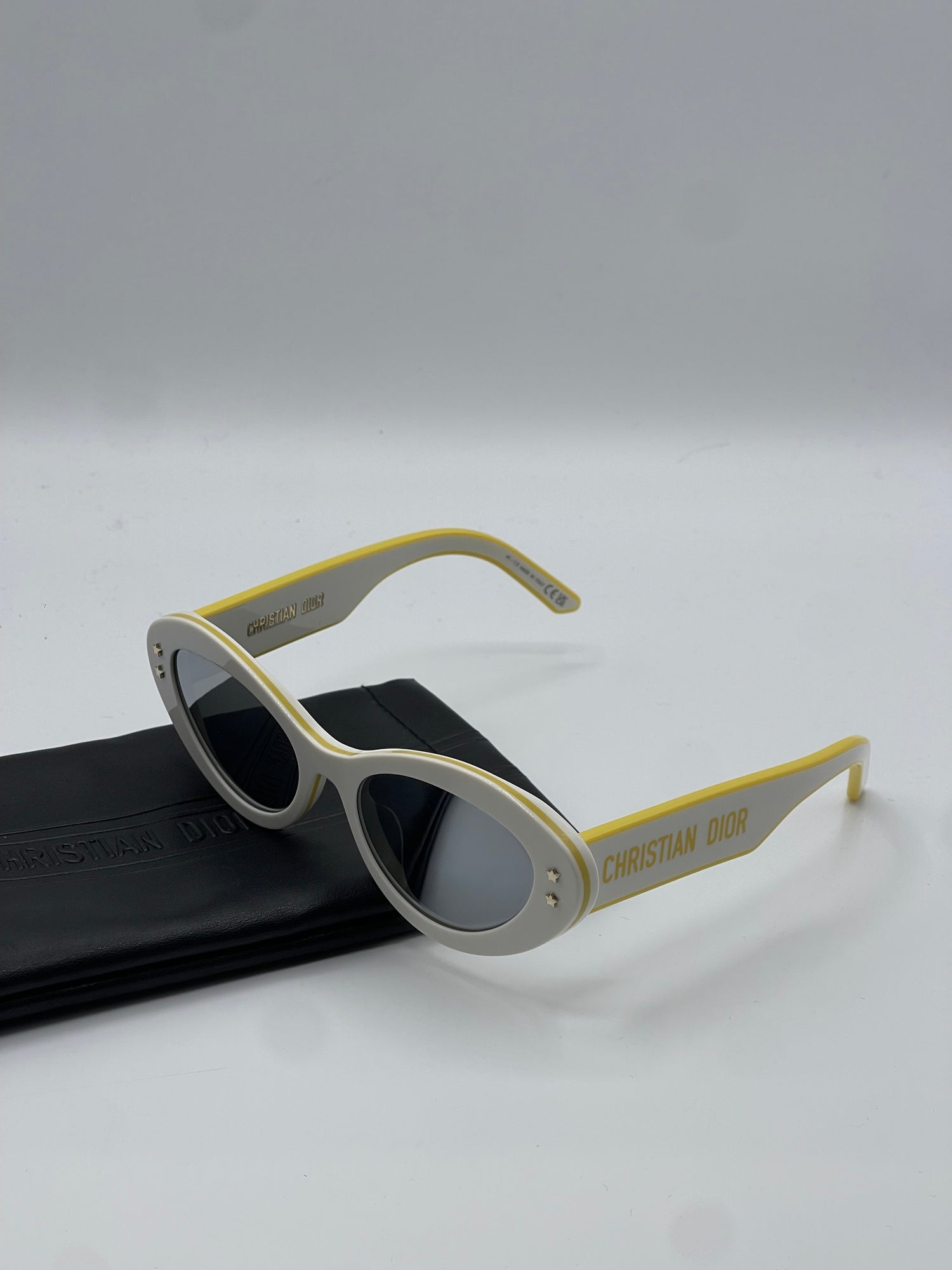 Dior - Lunettes de soleil blanches et jaunes