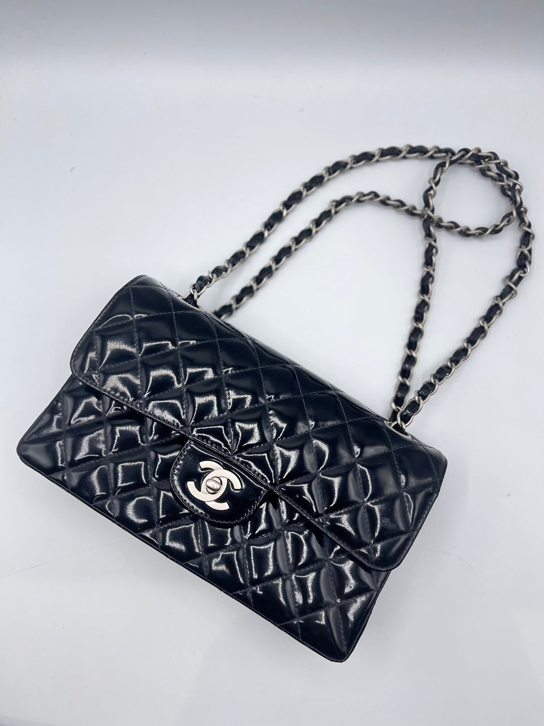 Chanel - sac classique small cuir verni noir