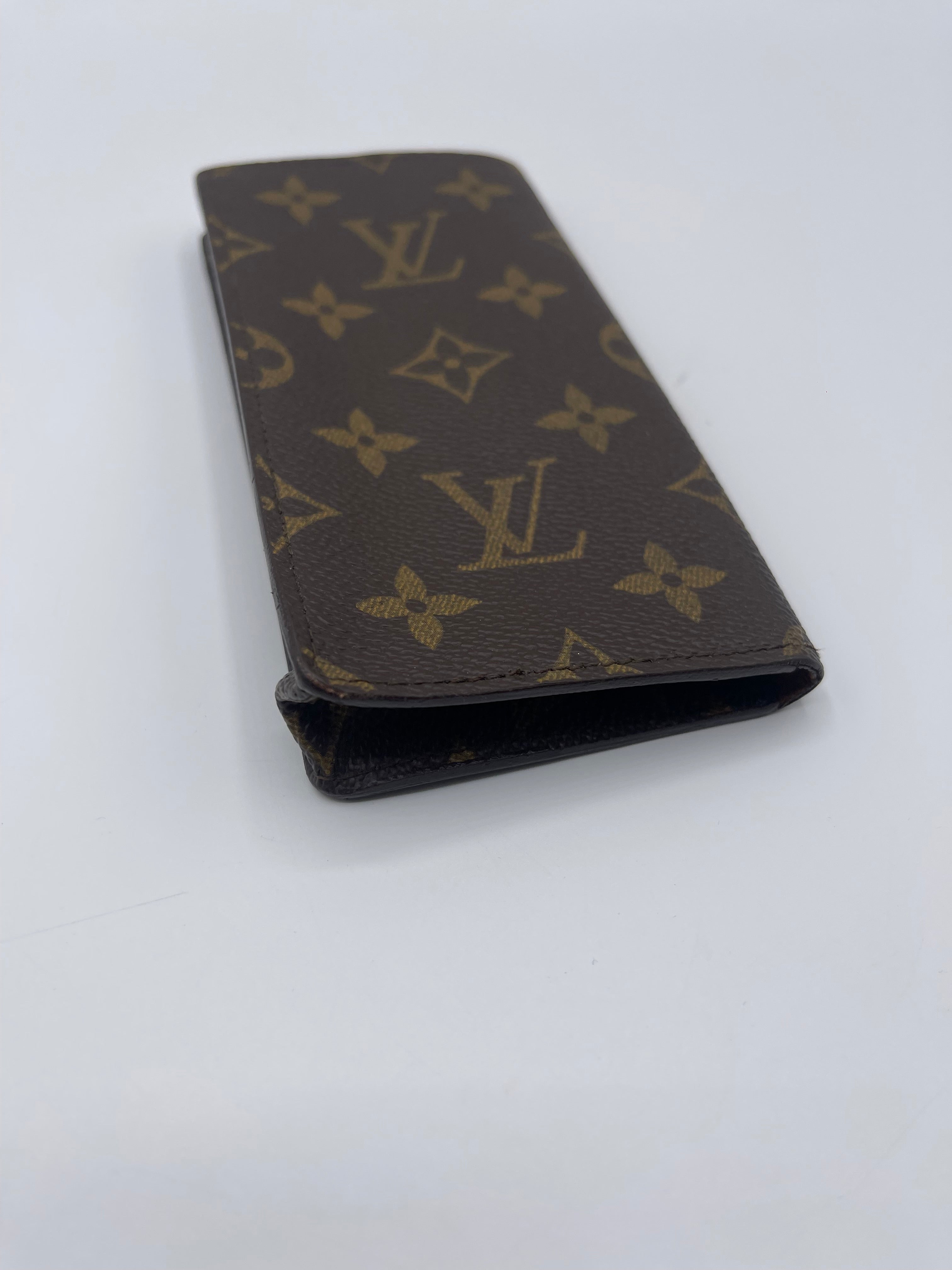 Louis Vuitton - Étui solaire Monogramme