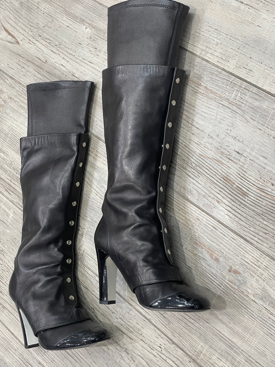 Chanel - Bottes en cuir destructuré noir T38