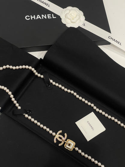 Chanel - CC pearl necklace