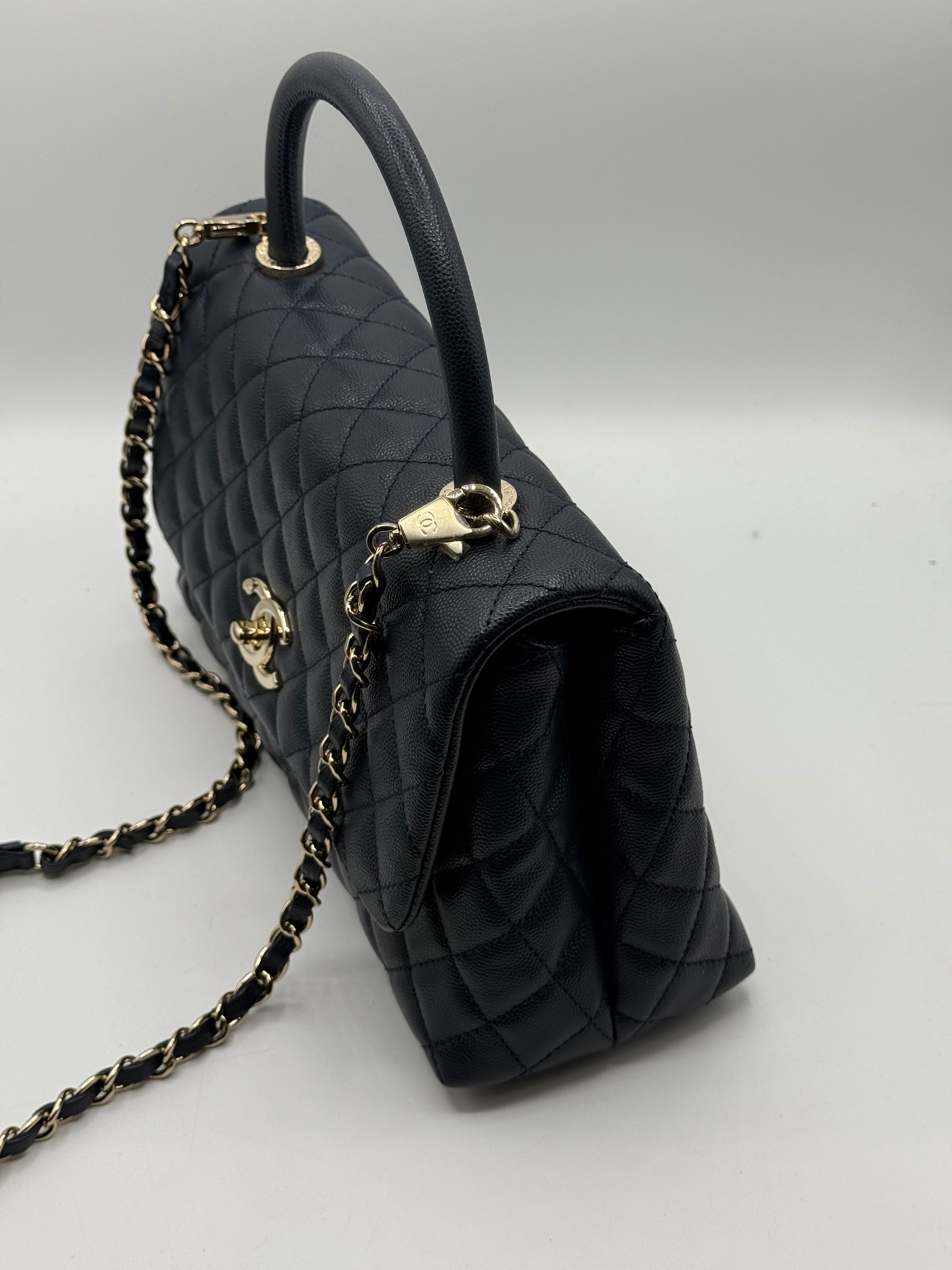 Chanel - Sac coco handle cuir caviar bleu