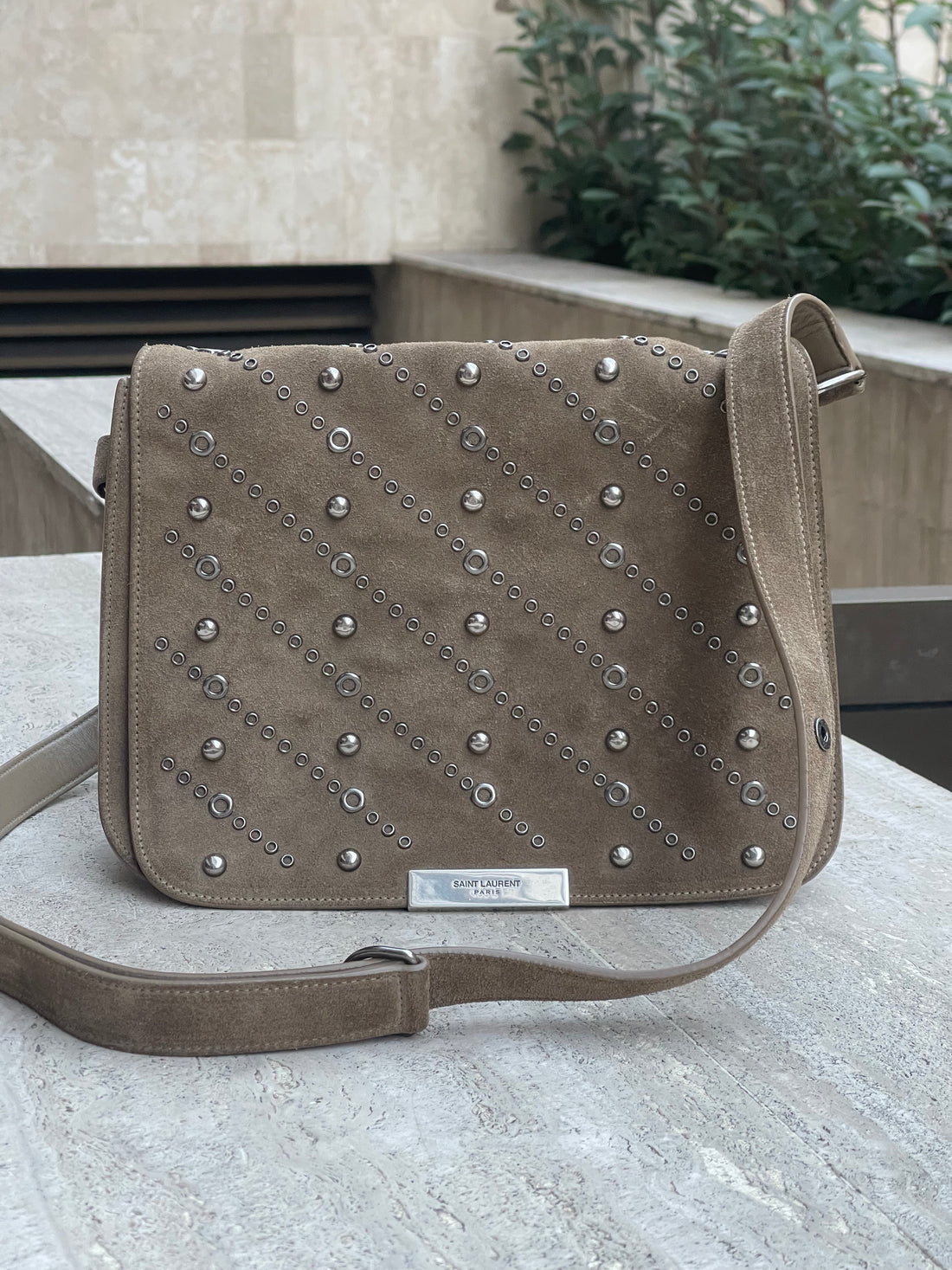 Saint Laurent - borsa messenger in pelle scamosciata etoupe