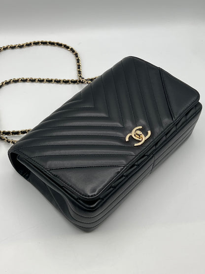 Chanel - sac à rabat cuir chevron noir