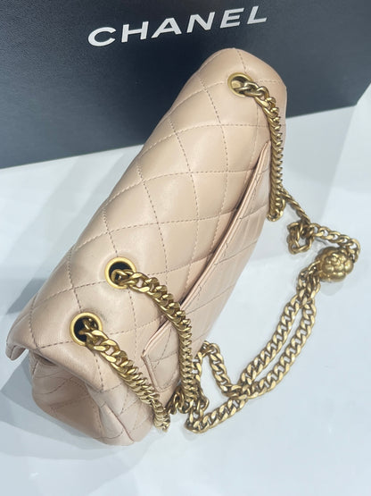 Chanel - mini sac à Rabat cuir nude chaîne rétractable