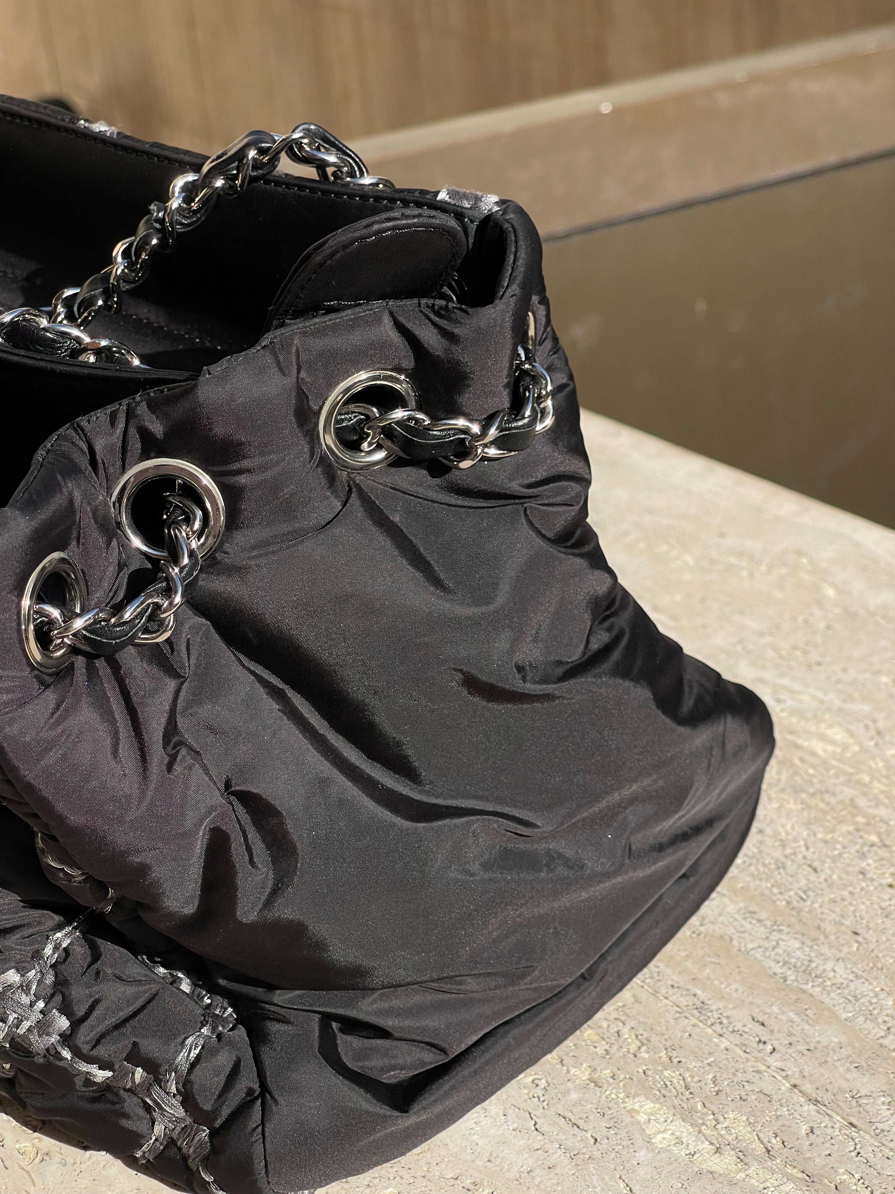 Chanel - borsa tote in nylon nero Paris/Byzance