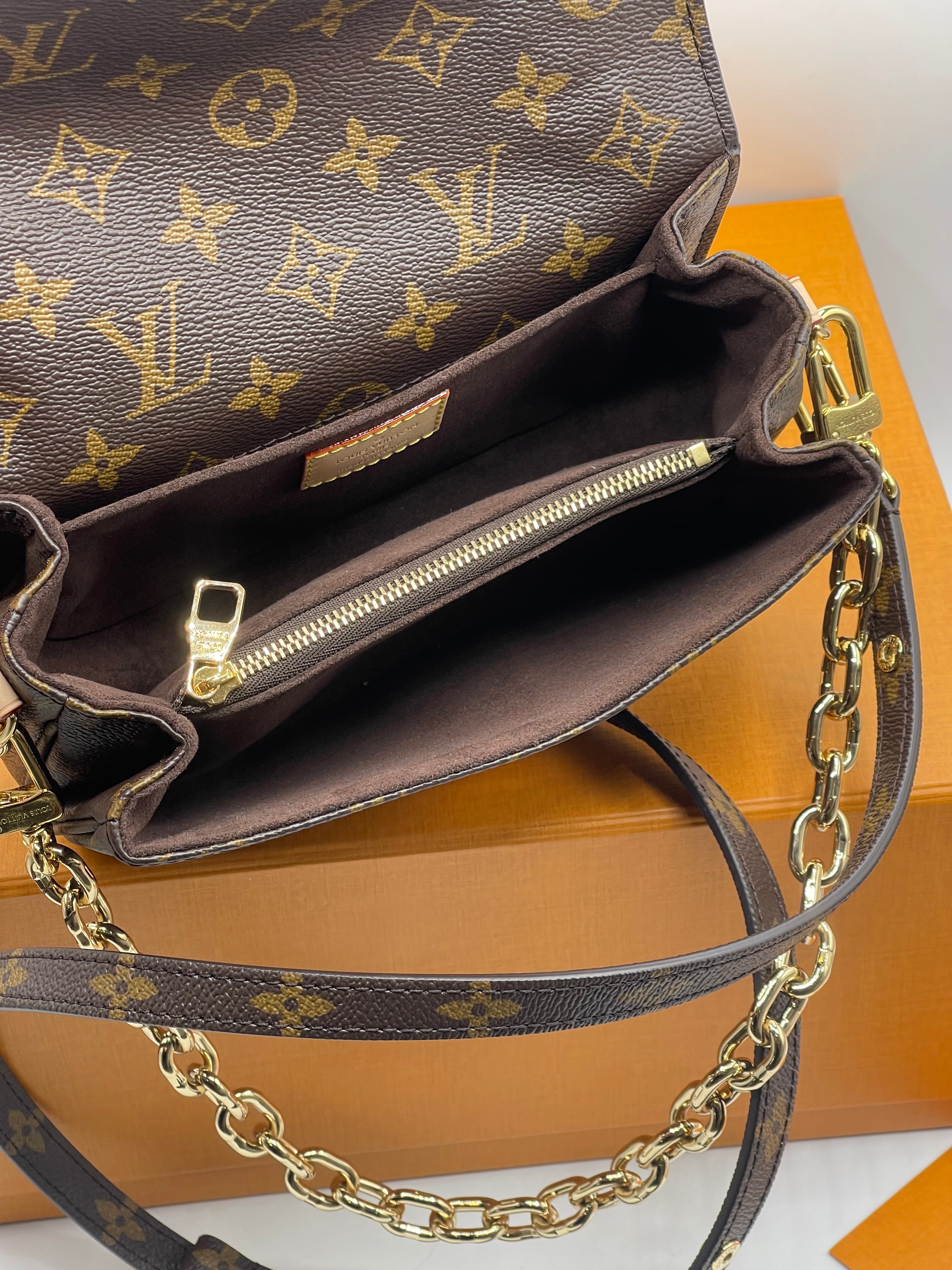 Louis Vuitton - Sac Pochette Métis East West monogramme