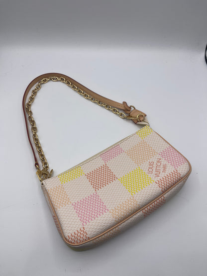 Louis Vuitton - Sac Pochette Accessoire Damierlicious rose pêche