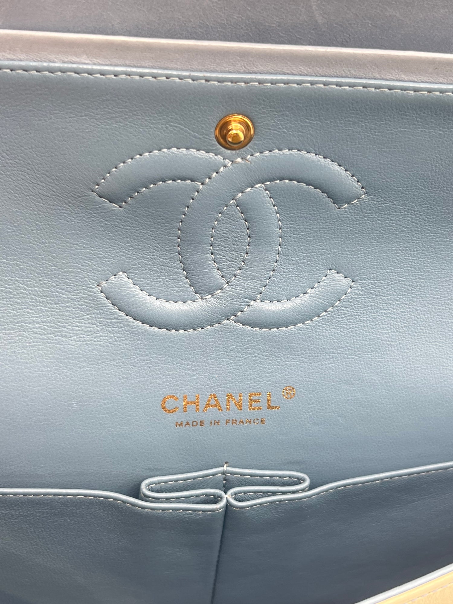 Chanel - sac Timeless médium tie &amp; dye bleu