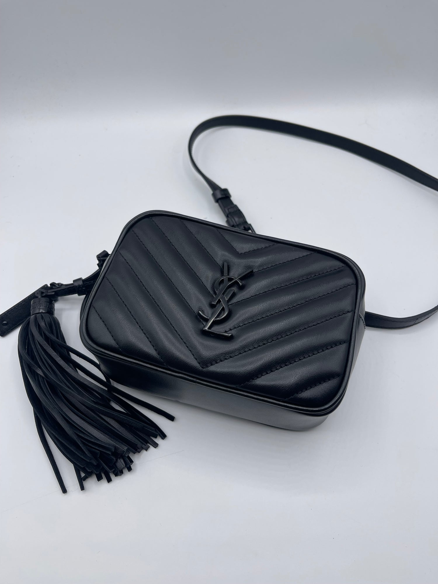 Yves Saint Laurent – ​​Lou-Tasche aus gestepptem Leder