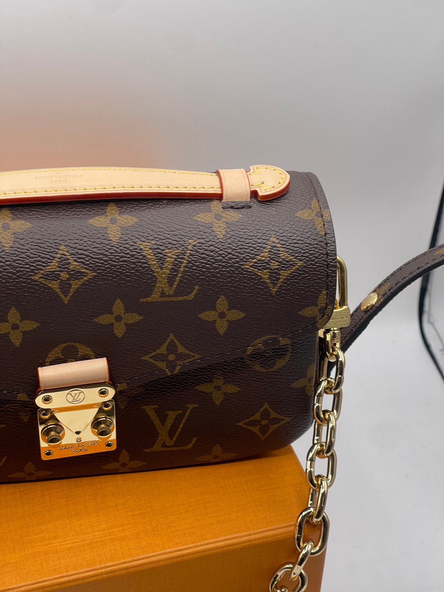 Louis Vuitton - Sac Pochette Métis East West monogramme