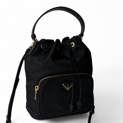 Prada - Sac seau nylon noir