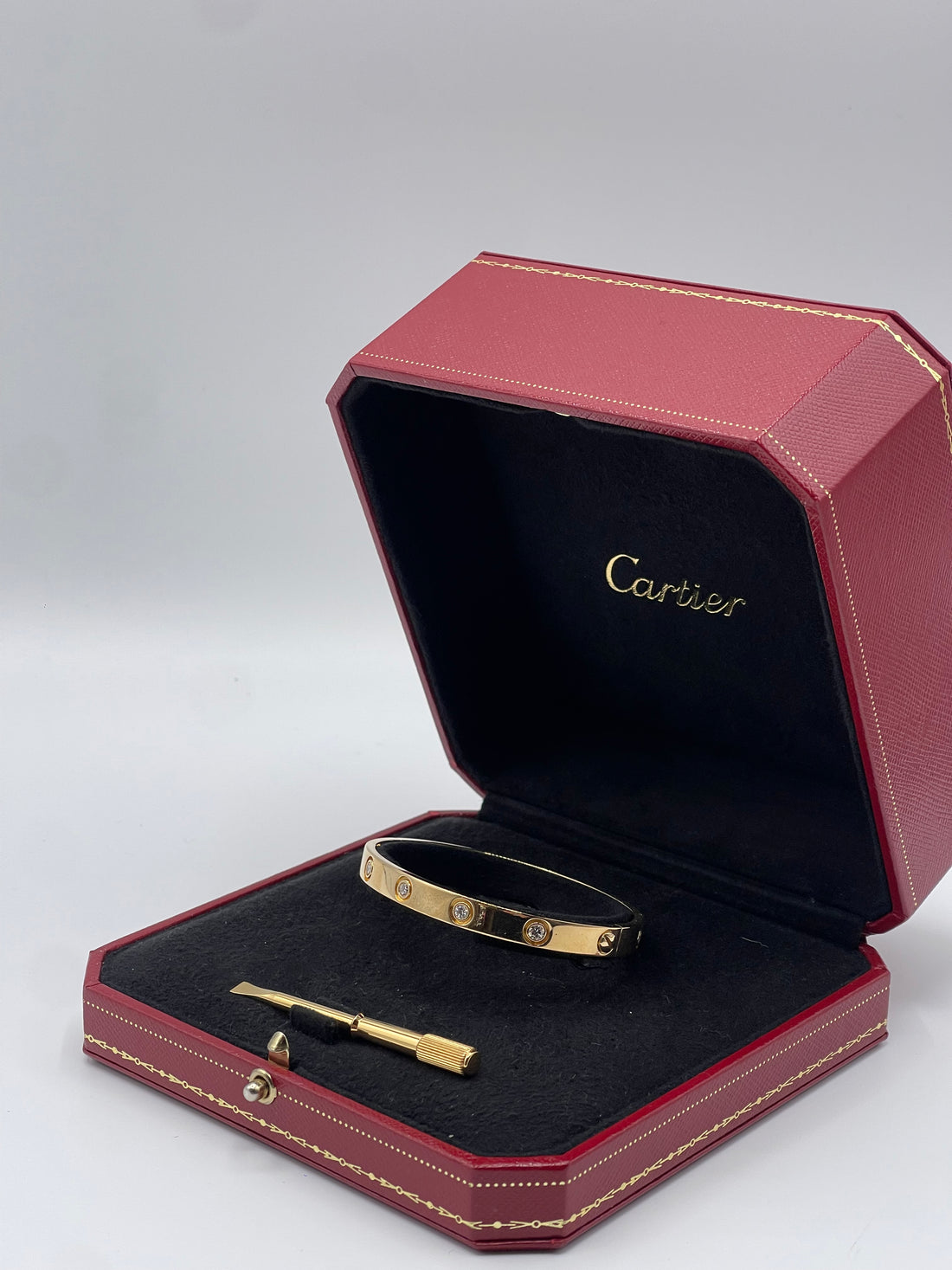 Cartier – Armband Love oder Jaune 10 Diamanten