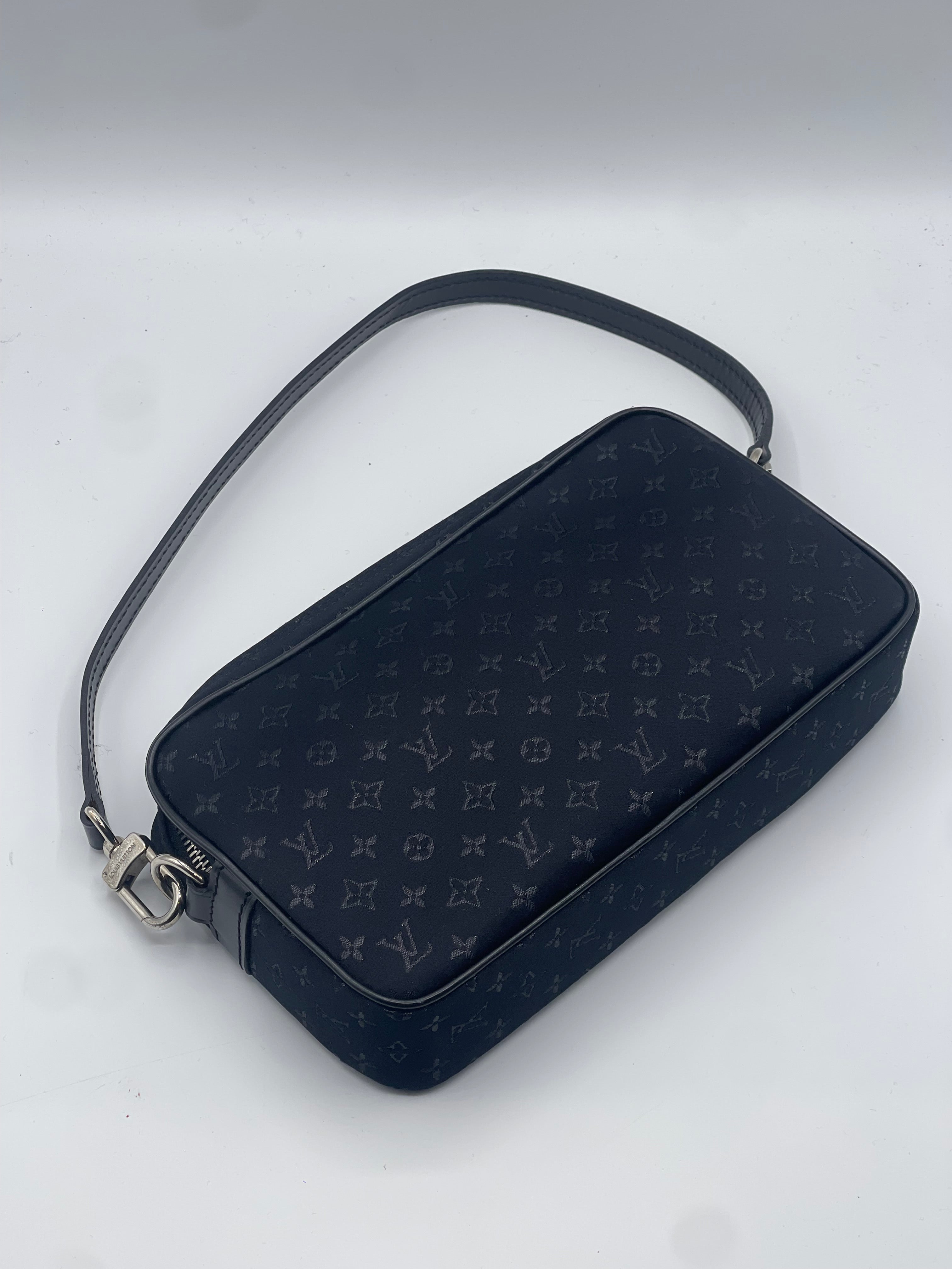 Louis Vuitton - Sac pochette conte de fées limitée