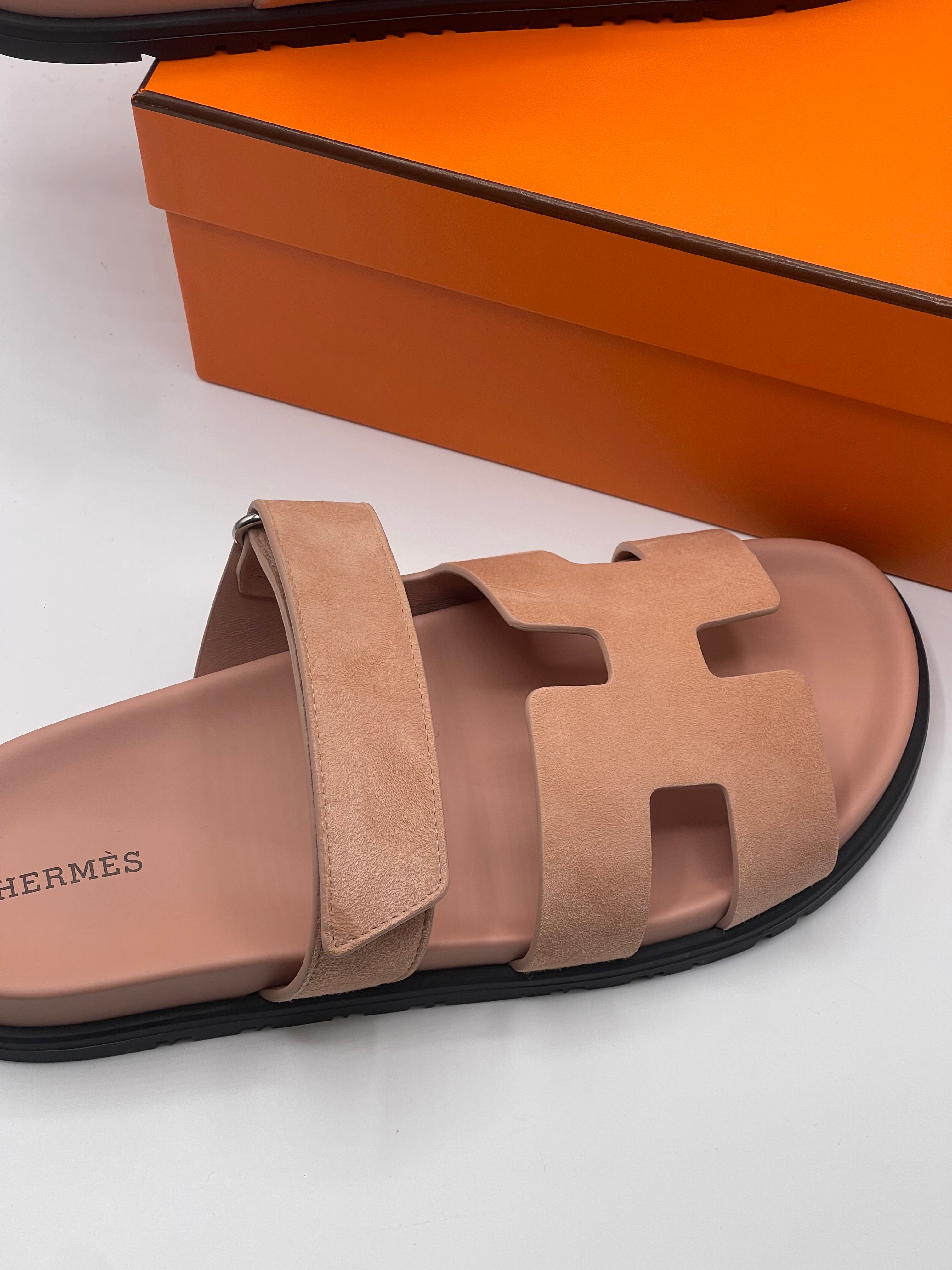 Hermès - Porcelain pink Chypre sandals T37.5