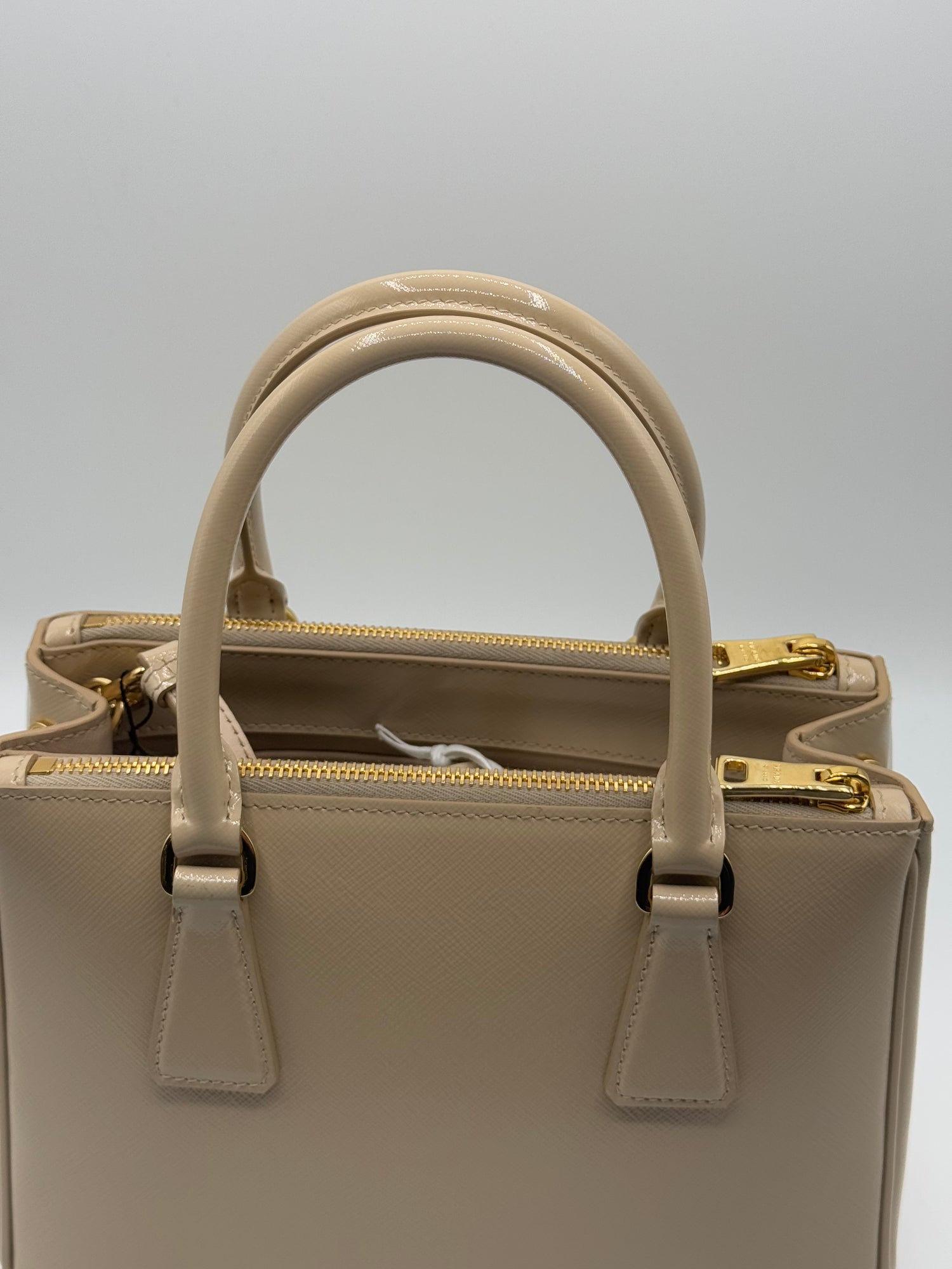 Prada - Sac Galleria small sable