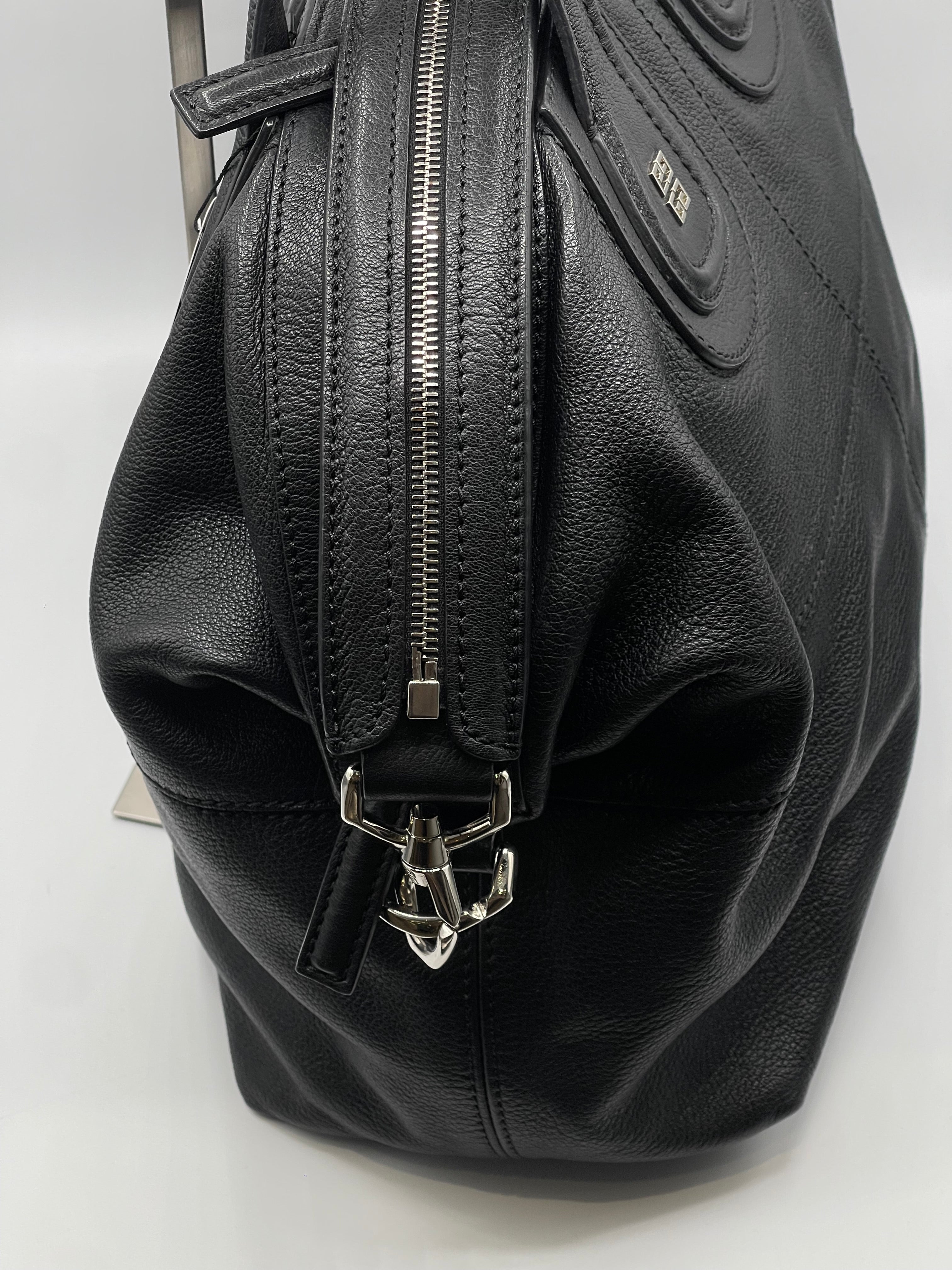 GIVENCHY Ledertasche Nightingale groß outlet helles Grau