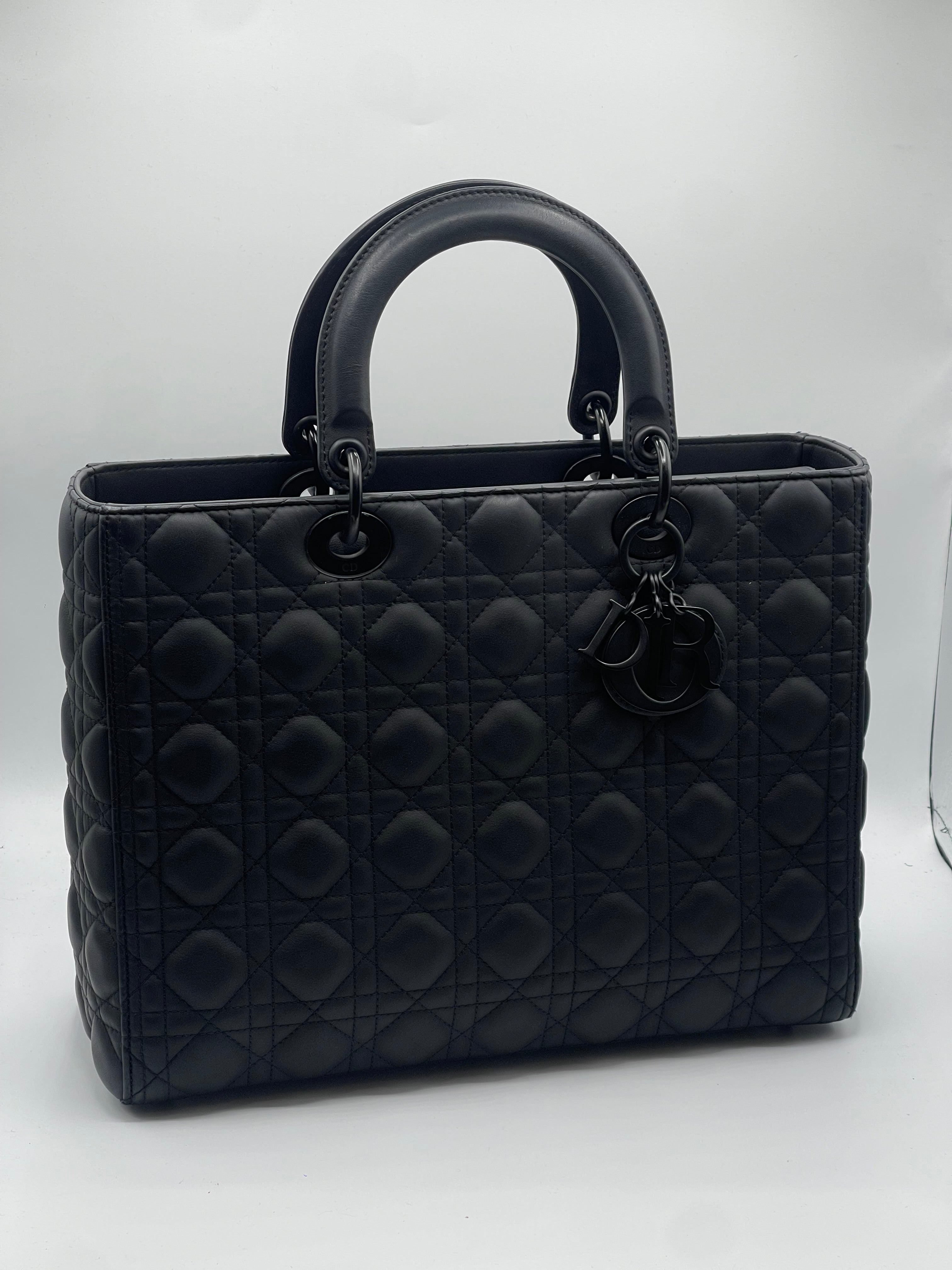 Matte black dior bag deals