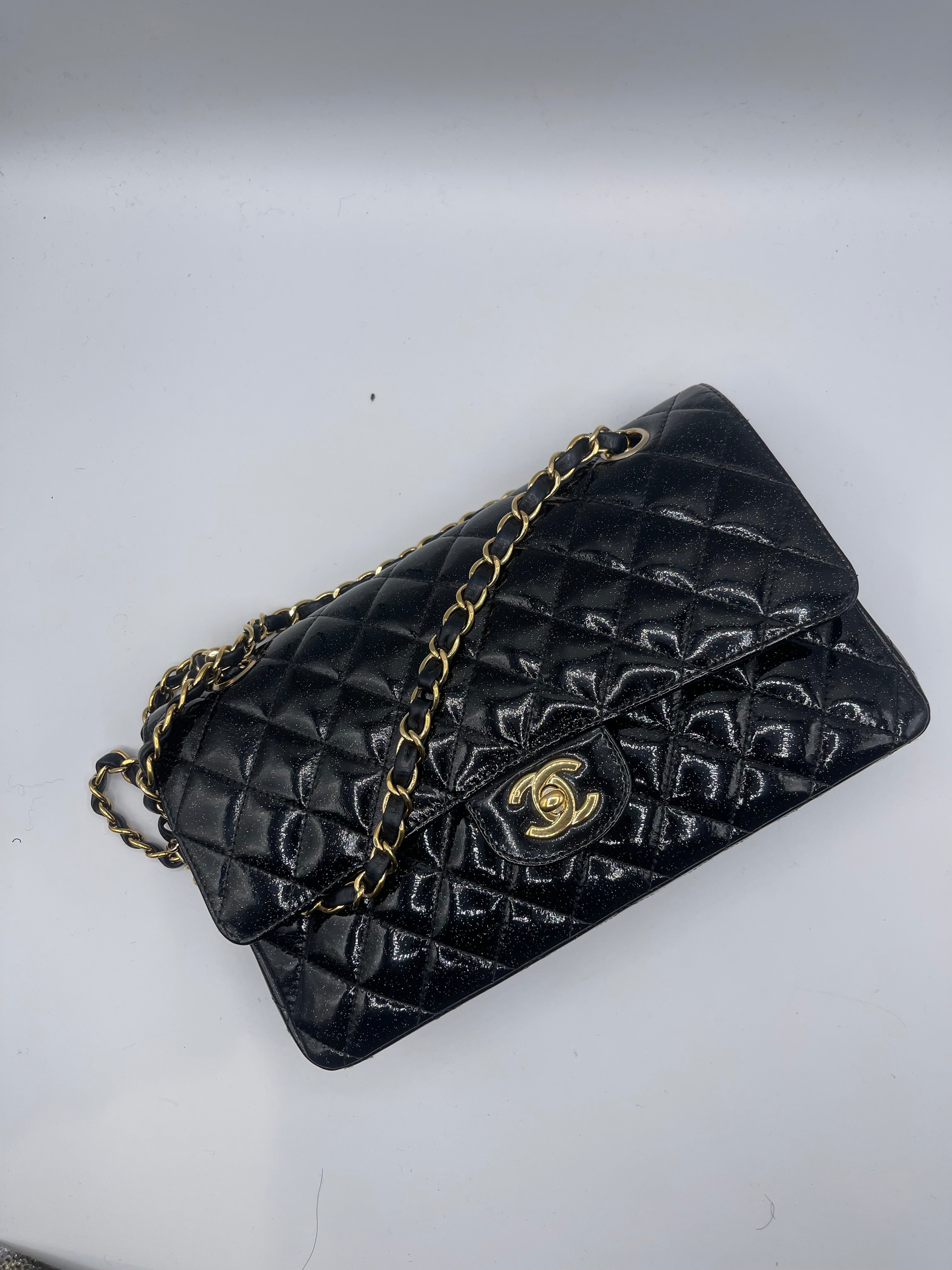 Chanel - Sac 11.12 Timeless noir verni pailleté