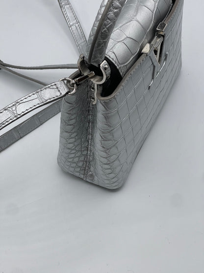 Louis Vuitton - Sac Capucine alligator Silver