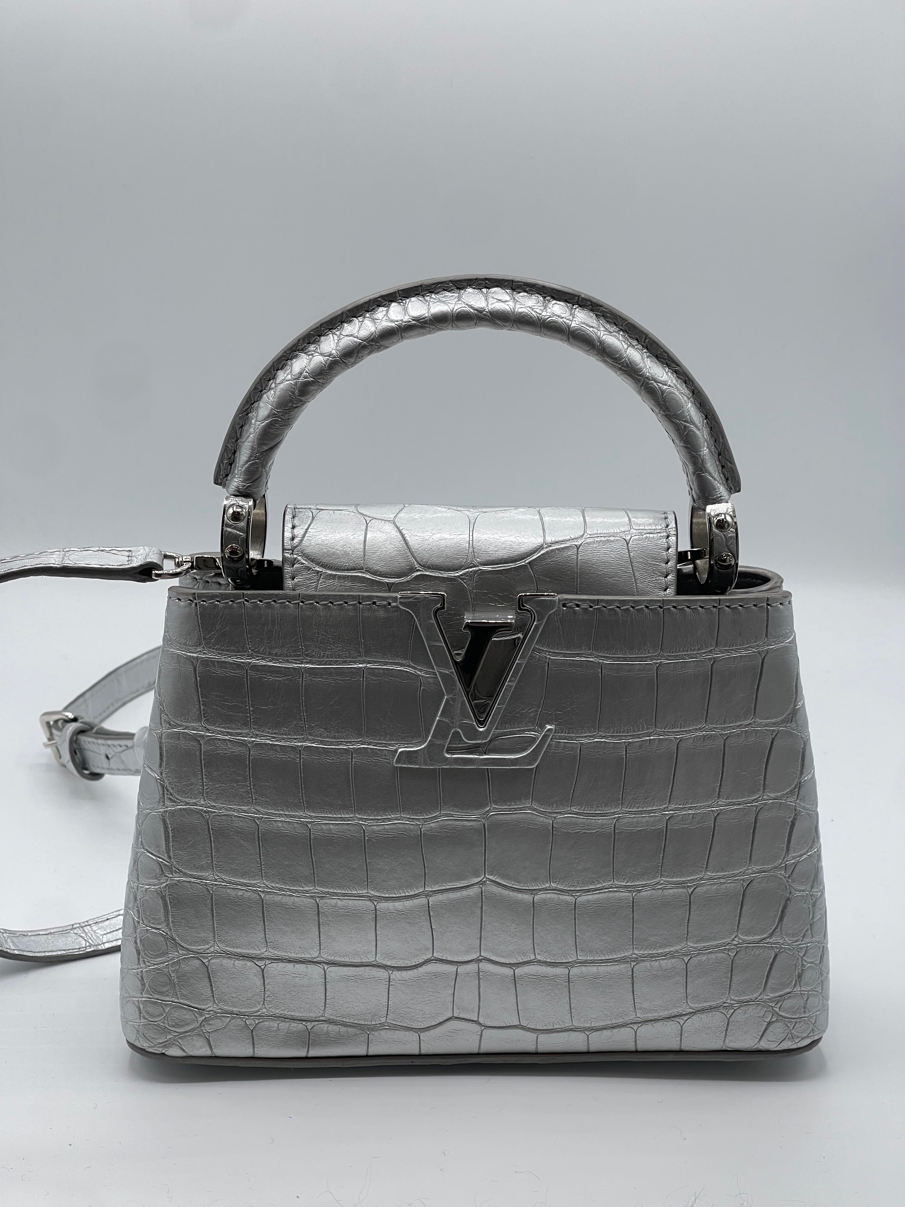 Louis Vuitton - Sac Capucine alligator Silver