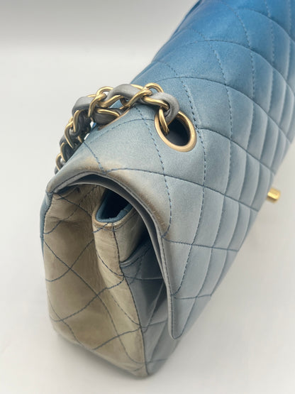 Chanel - sac Timeless médium tie &amp; dye bleu