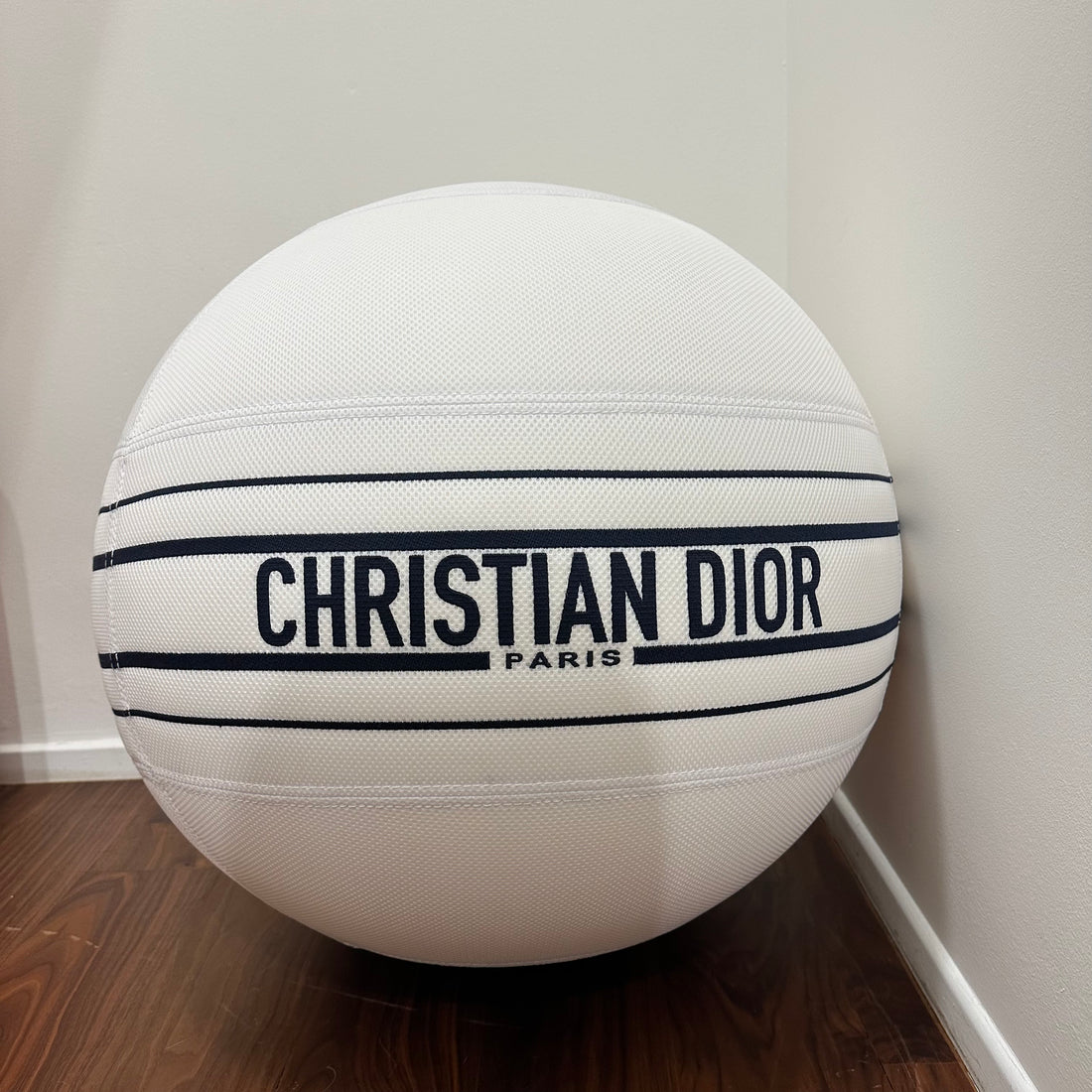 Dior – Gymnastikball