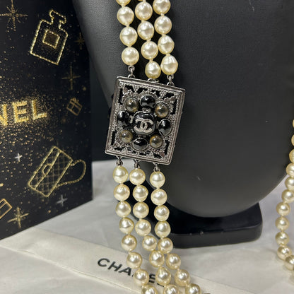 Chanel – Dreireihige lange Halskette