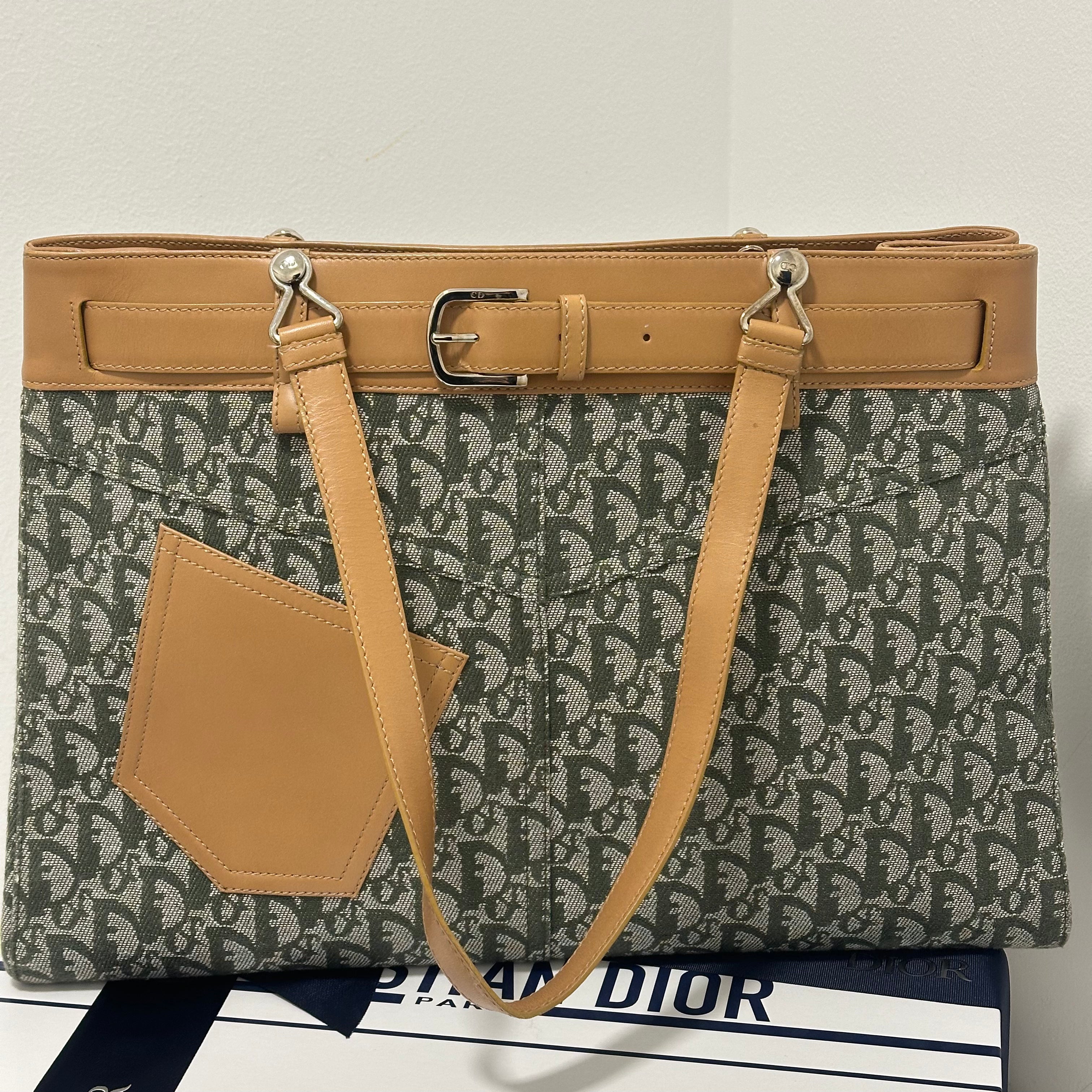 Dior – Schräge Canvas-Handtasche