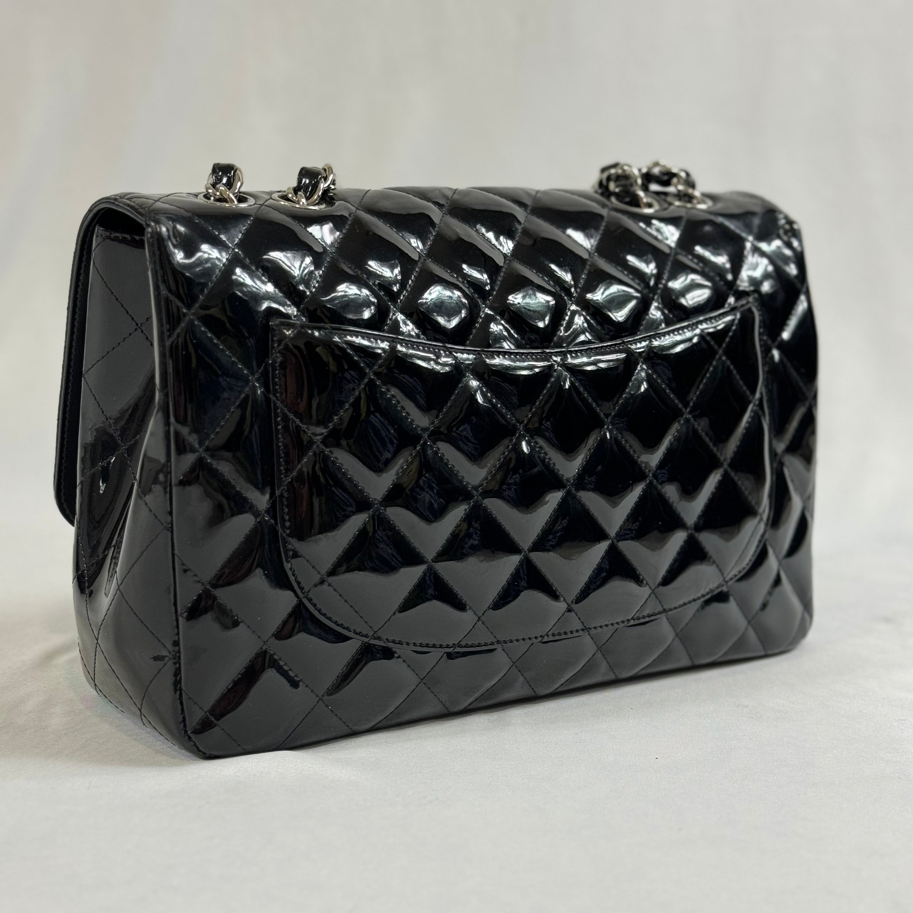 Chanel - Sac Jumbo cuir verni noir