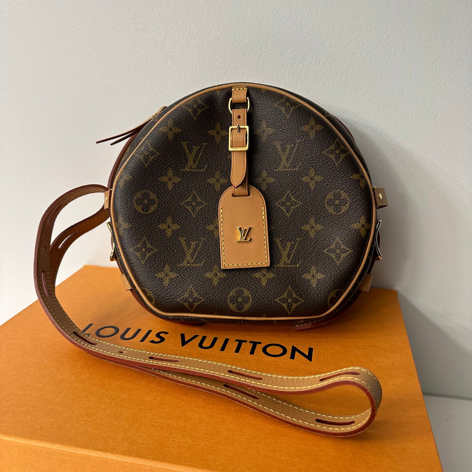 Sac boite a on sale chapeau louis vuitton