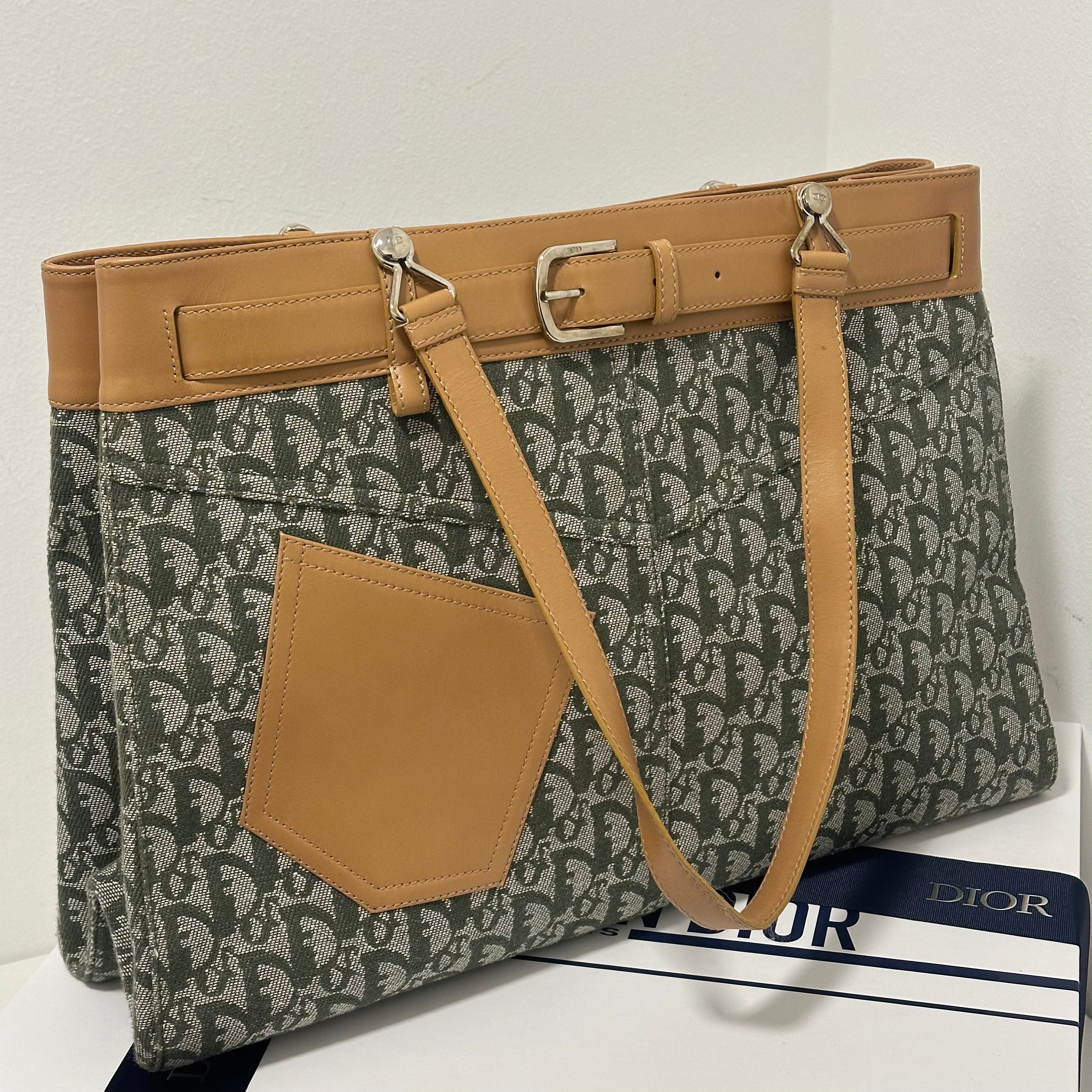 Dior – Schräge Canvas-Handtasche