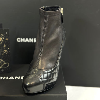 Chanel – Stiefeletten T.40.5