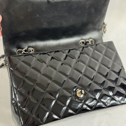 Chanel - Sac Jumbo cuir verni noir