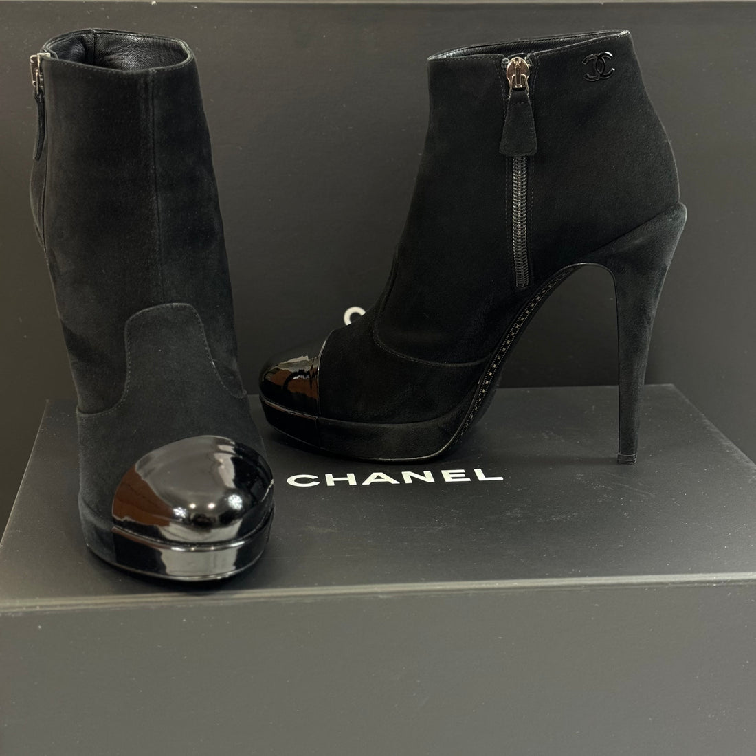 Chanel - Bottines à talon T.40