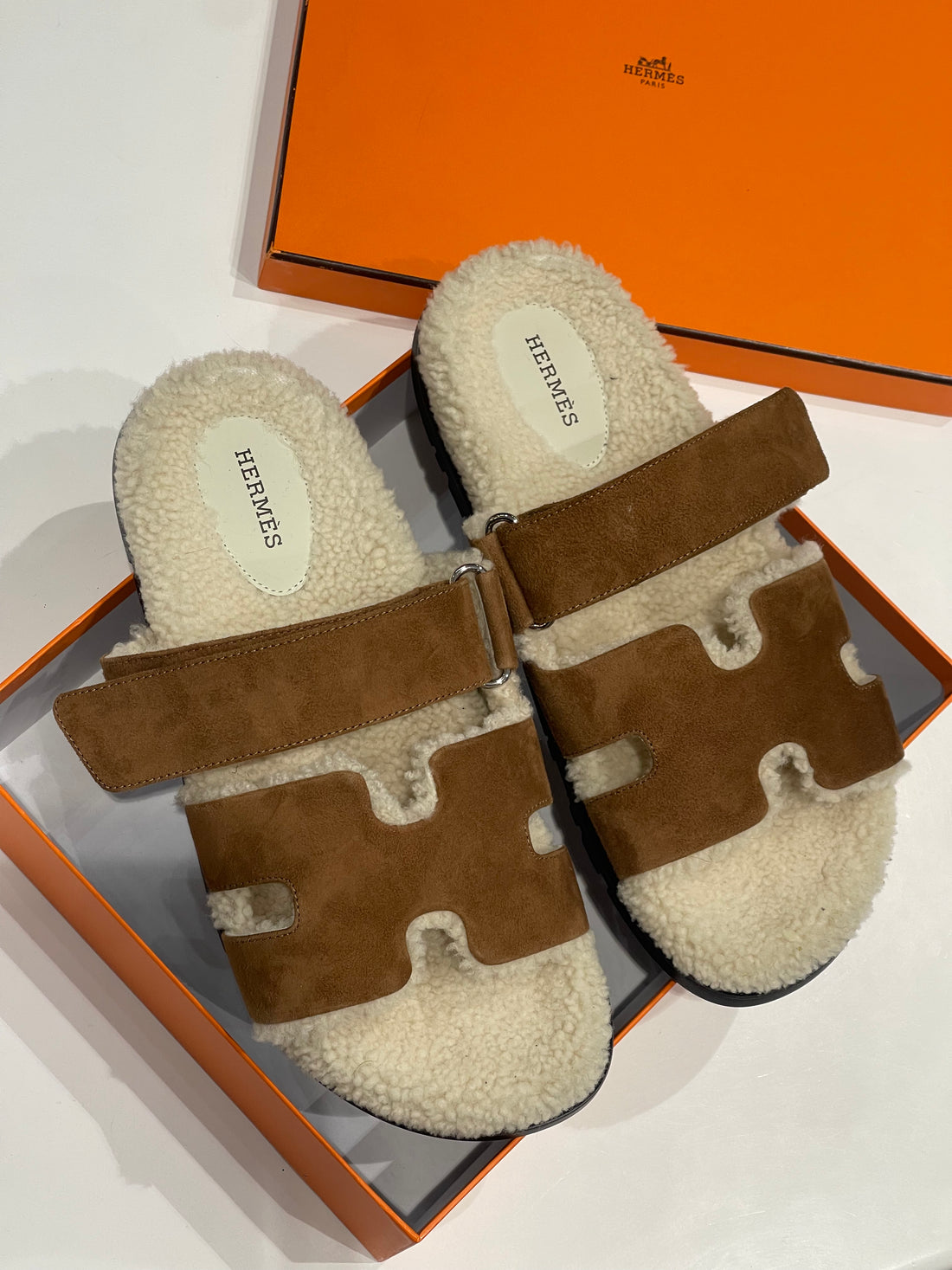 Hermès – Chypre-Lammfell-Sandalen T.41