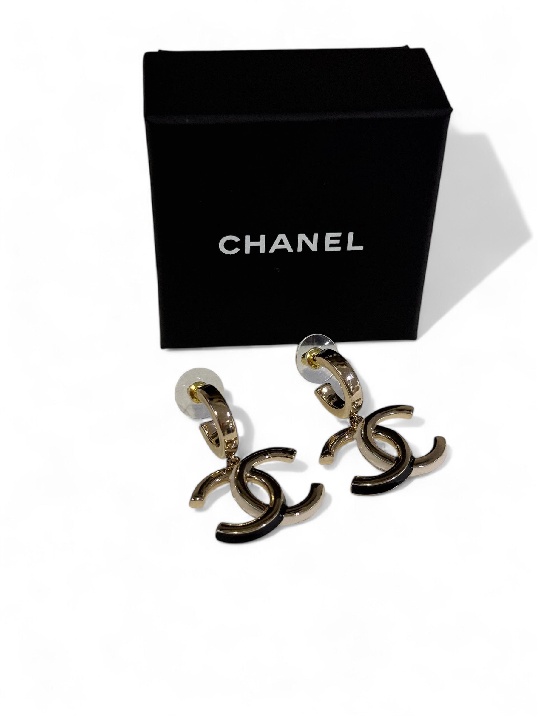 Chanel - boucles d’oreilles CC