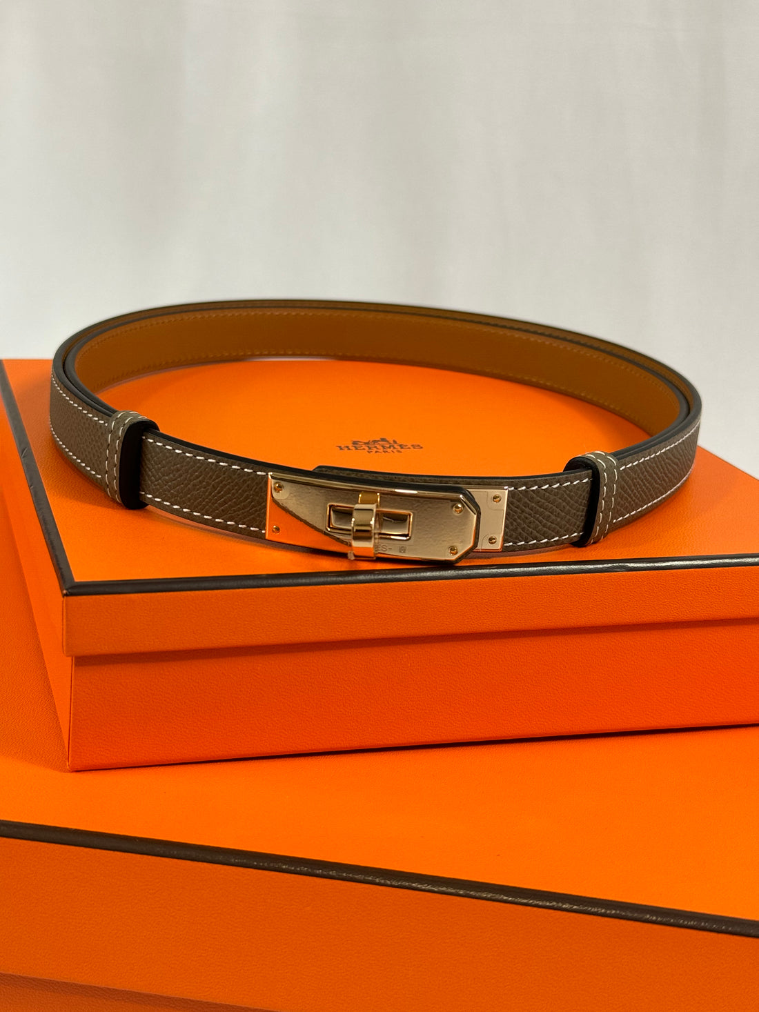 Hermès - Kelly Etoupe/Rose Gold T.M Belt