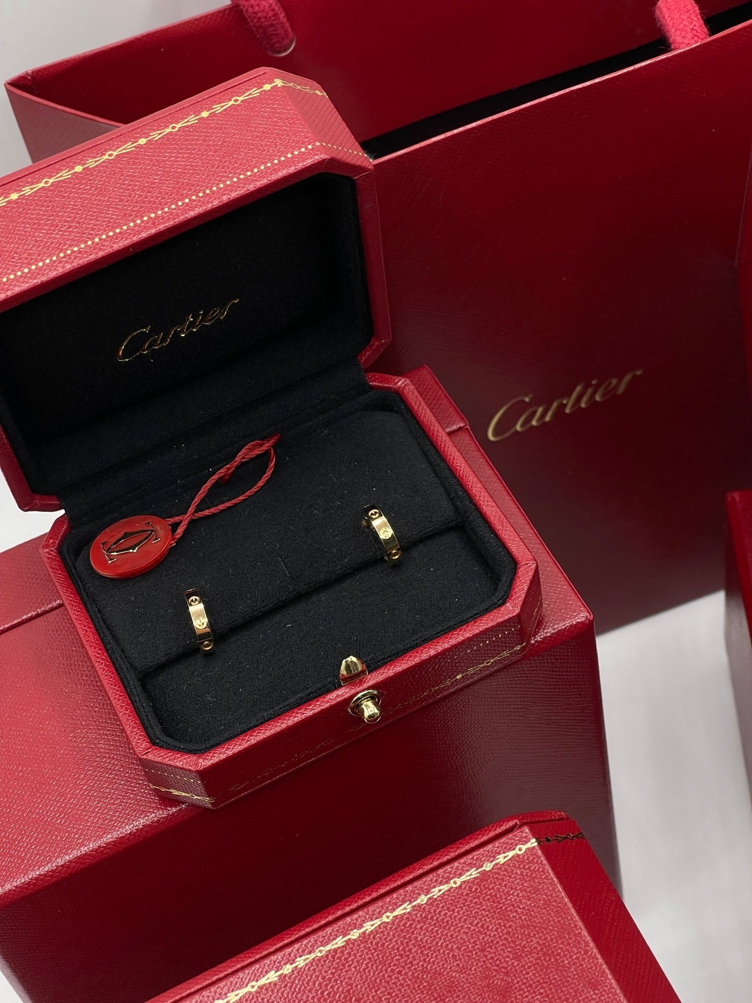 Cartier - boucles d’oreilles love or jaune - Les Folies d&