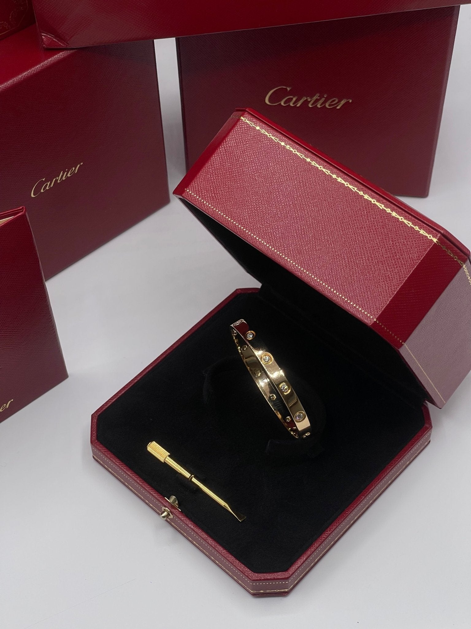 Cartier - Bracelet Love or jaune 10 diamants - Les Folies d&