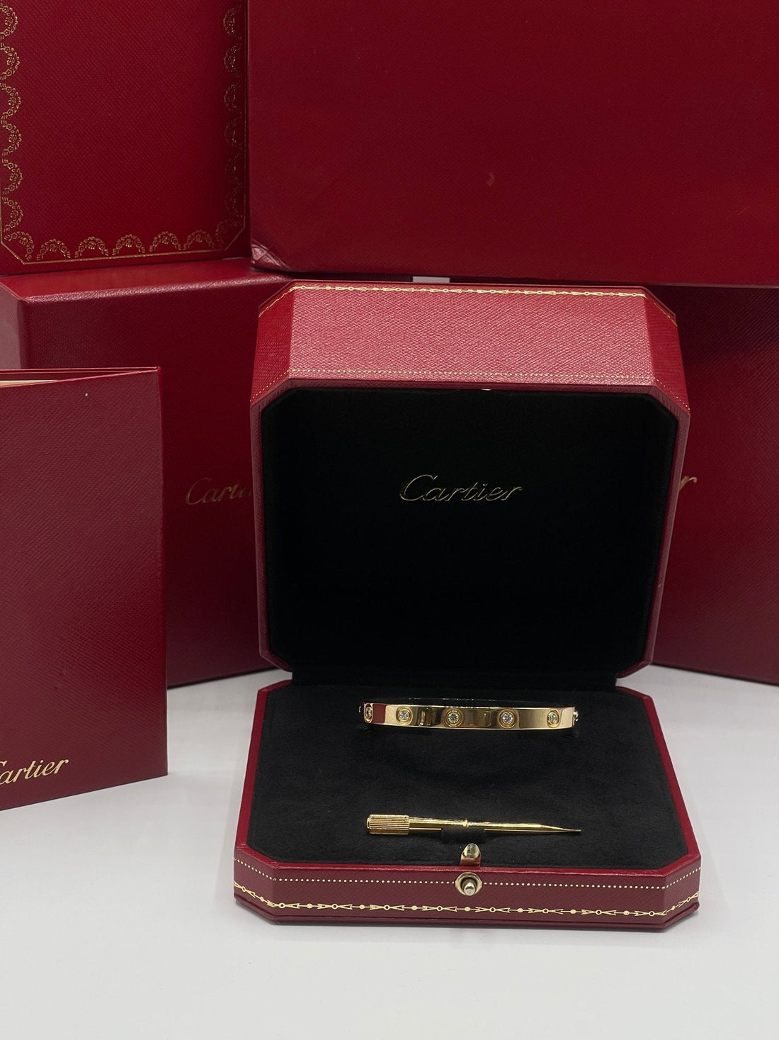 Cartier - Bracelet Love or jaune 10 diamants - Les Folies d&