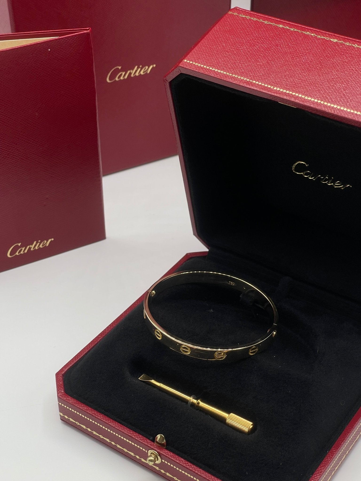Cartier - Bracelet Love or jaune T17 - Les Folies d&