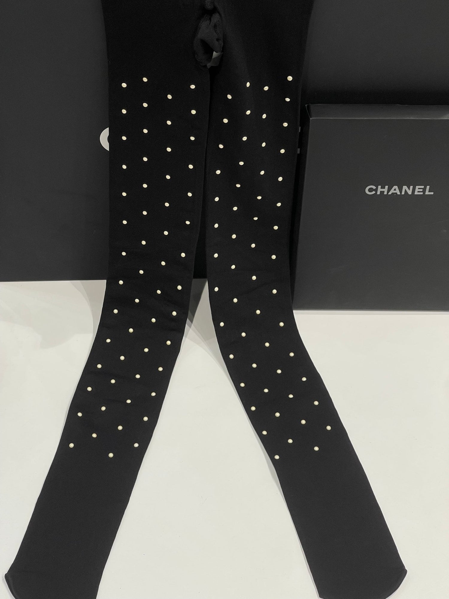Chanel - Collants perles noirs T2 - Les Folies d&