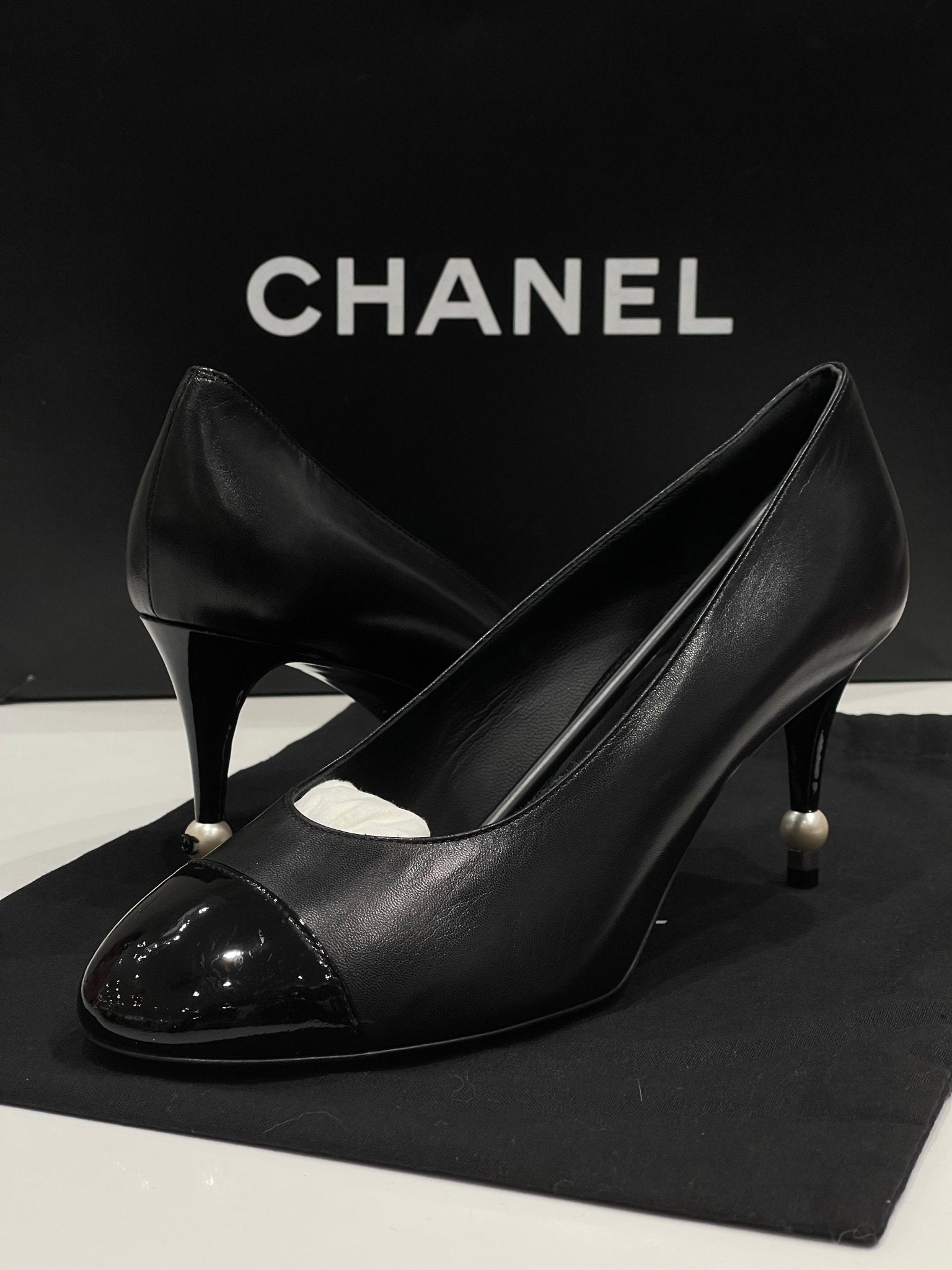 Chanel Black pumps T38 Les Folies d Eugenie