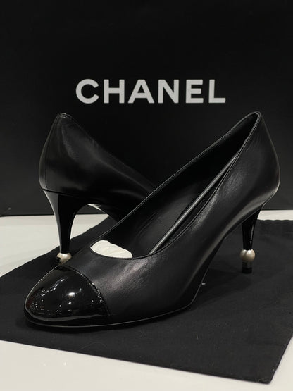 Chanel - Escarpins noirs T38 - Les Folies d&