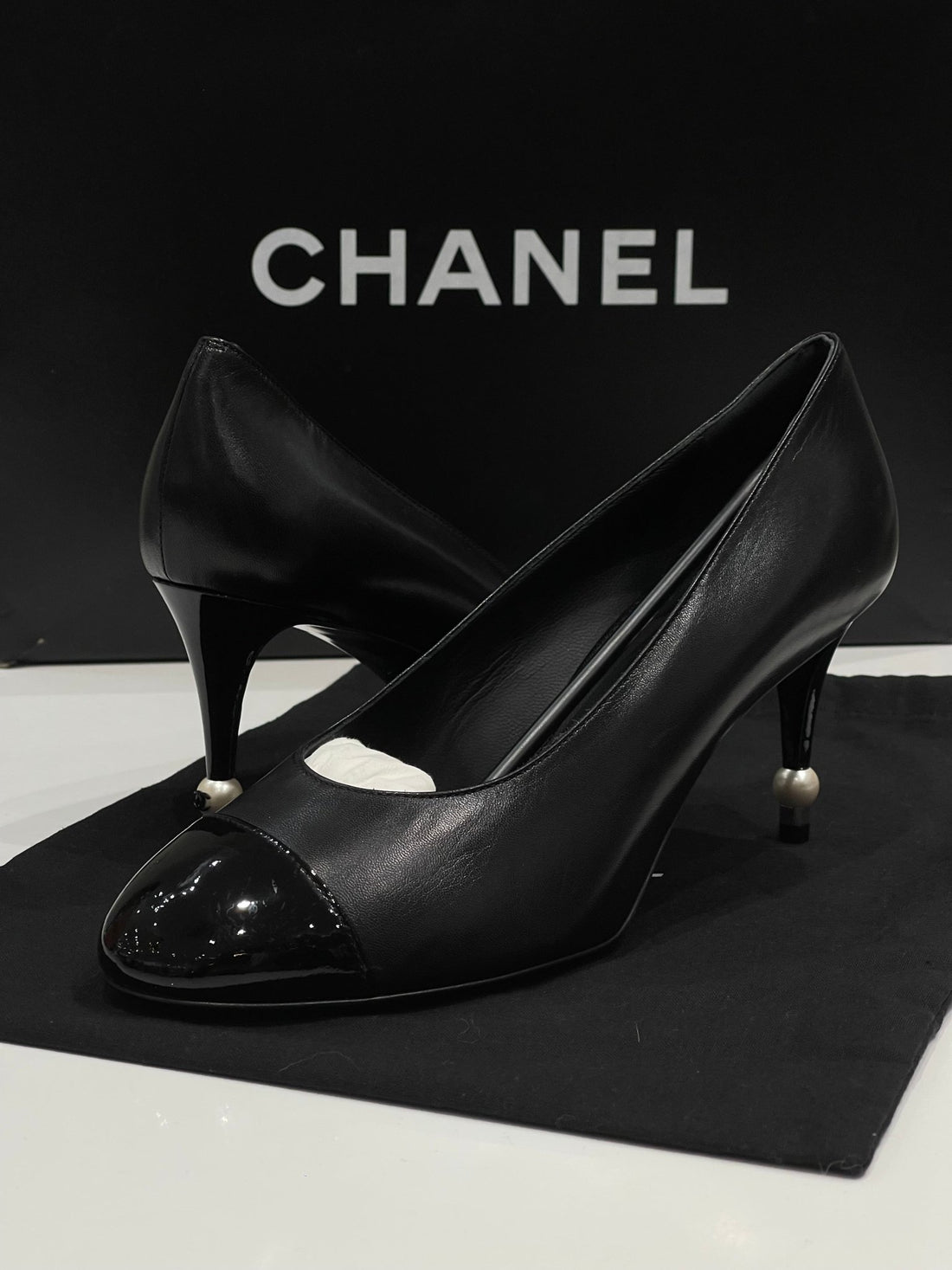 Chanel - Escarpins noirs T38 - Les Folies d&