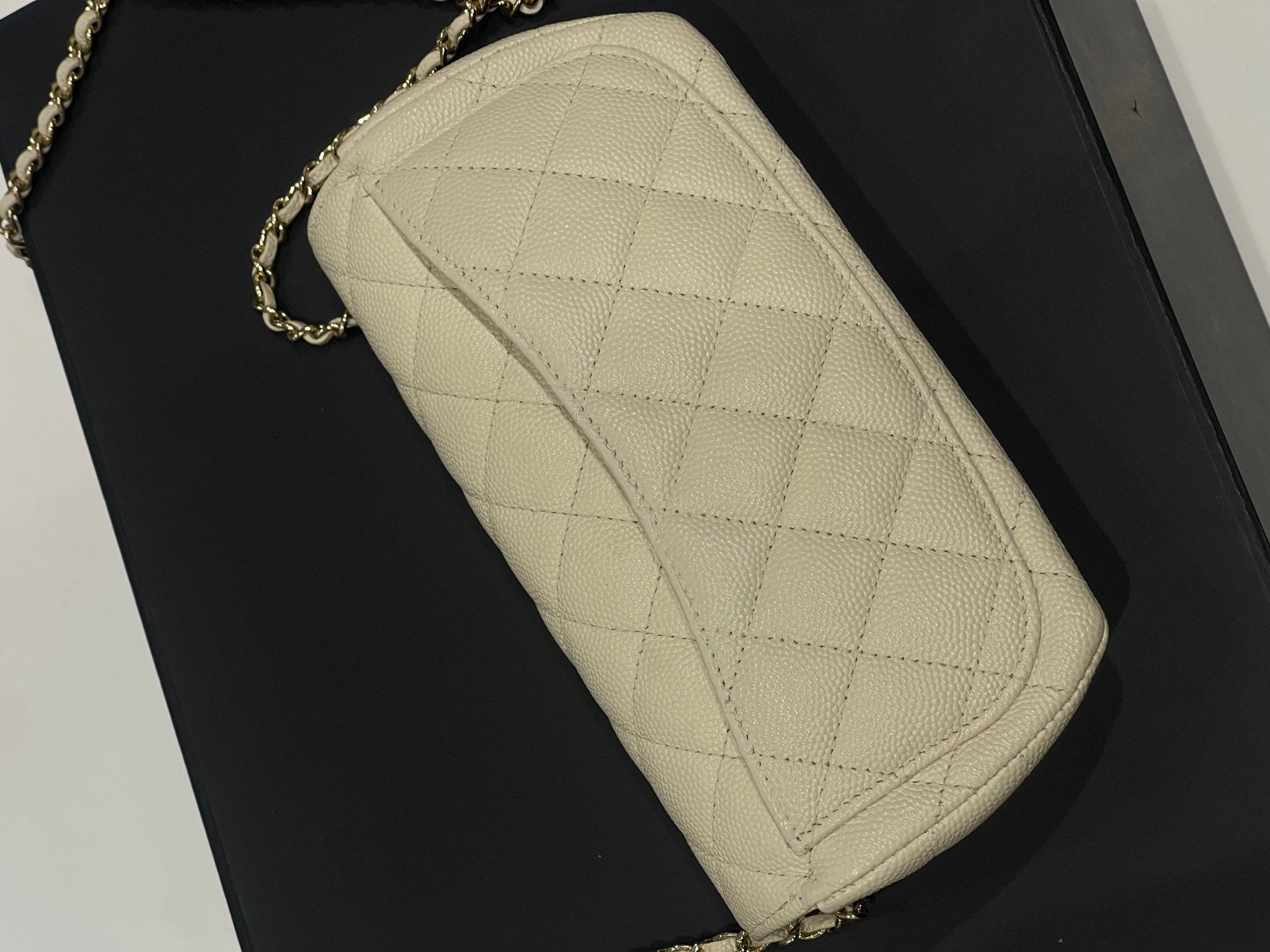 Chanel - Mini sac classique ivoire - Les Folies d&